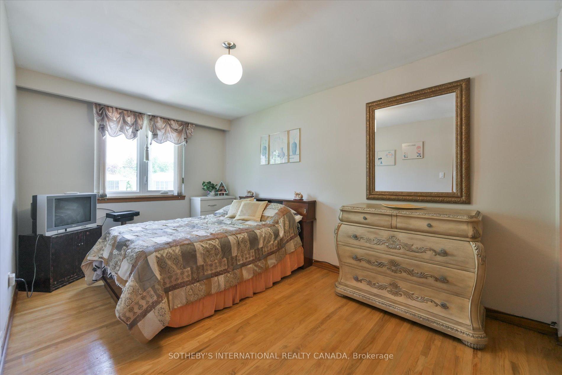 283 Derrydown Road, Toronto