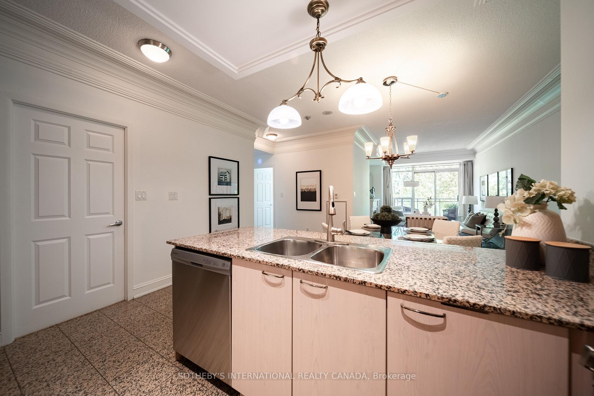 80 Palace Pier Court 302, Toronto Unit: 302