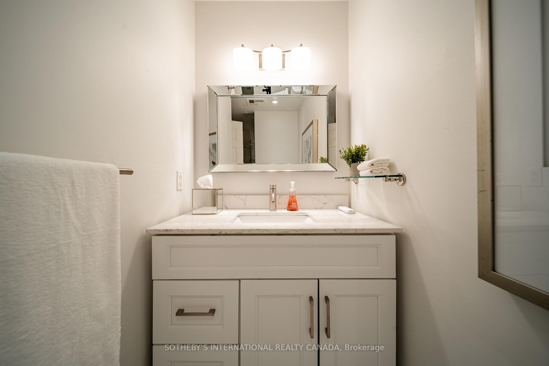 80 Palace Pier Court 302, Toronto Unit: 302