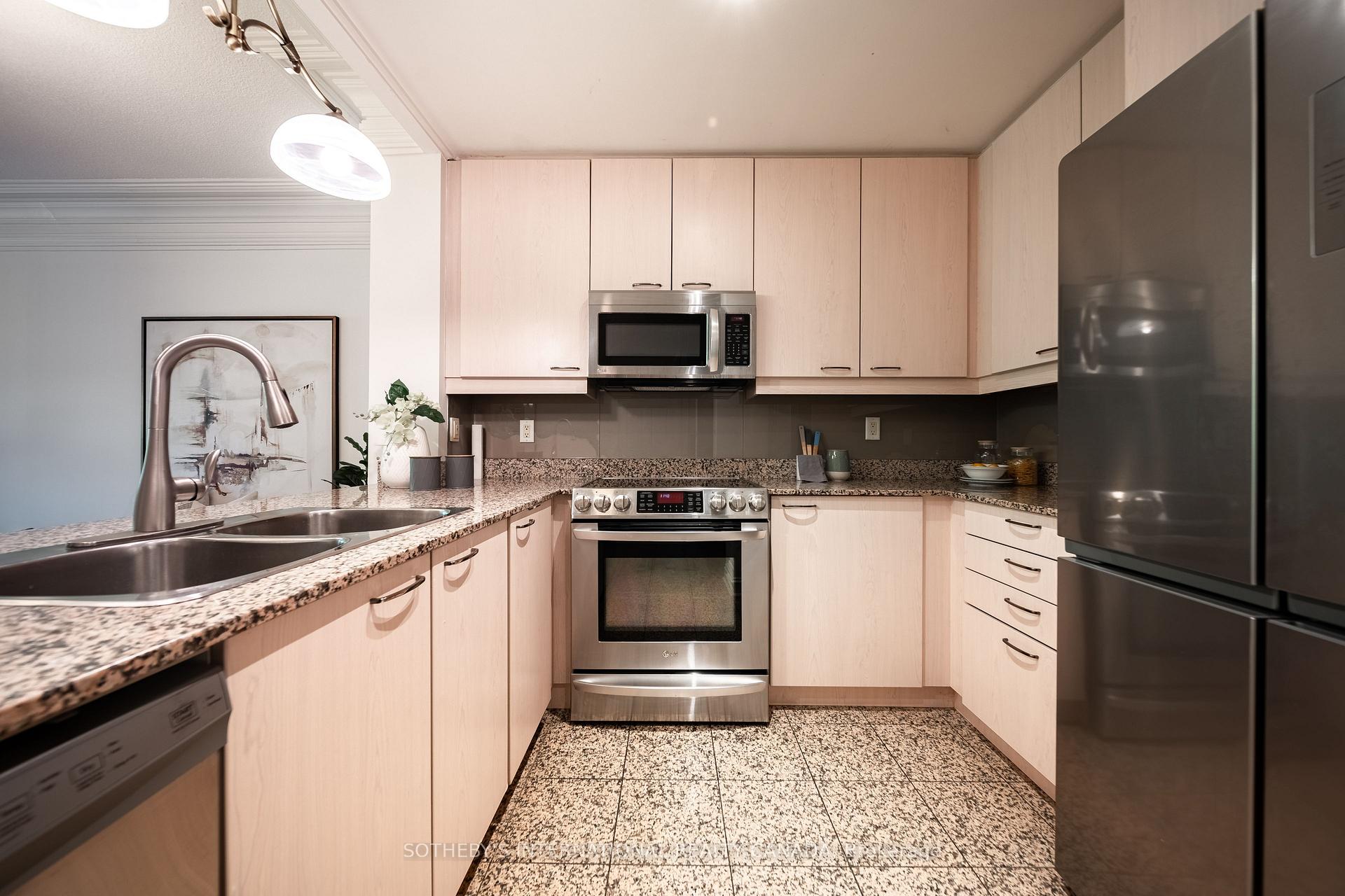 80 Palace Pier Court 302, Toronto Unit: 302