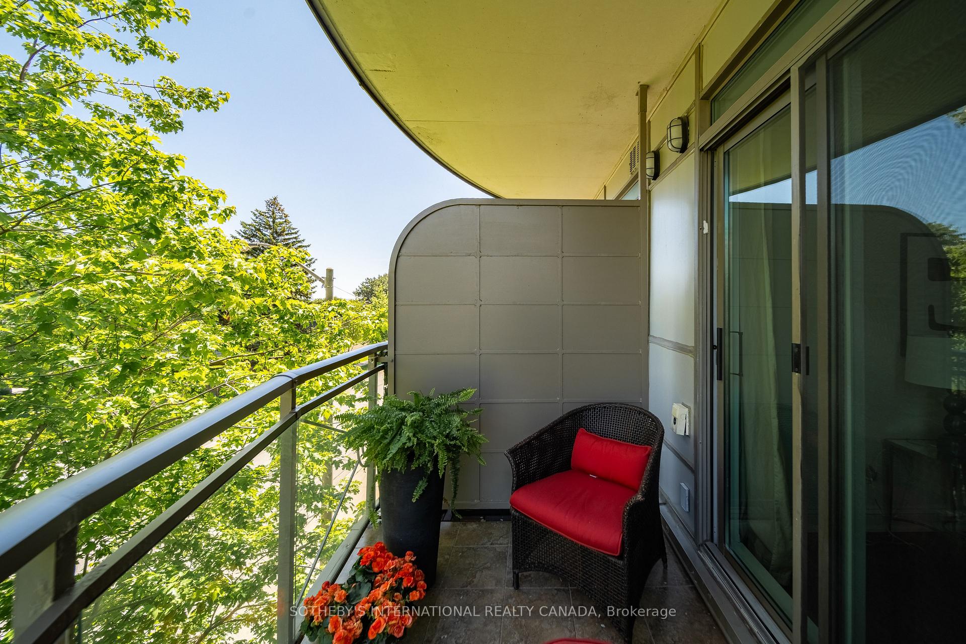 80 Palace Pier Court 302, Toronto Unit: 302