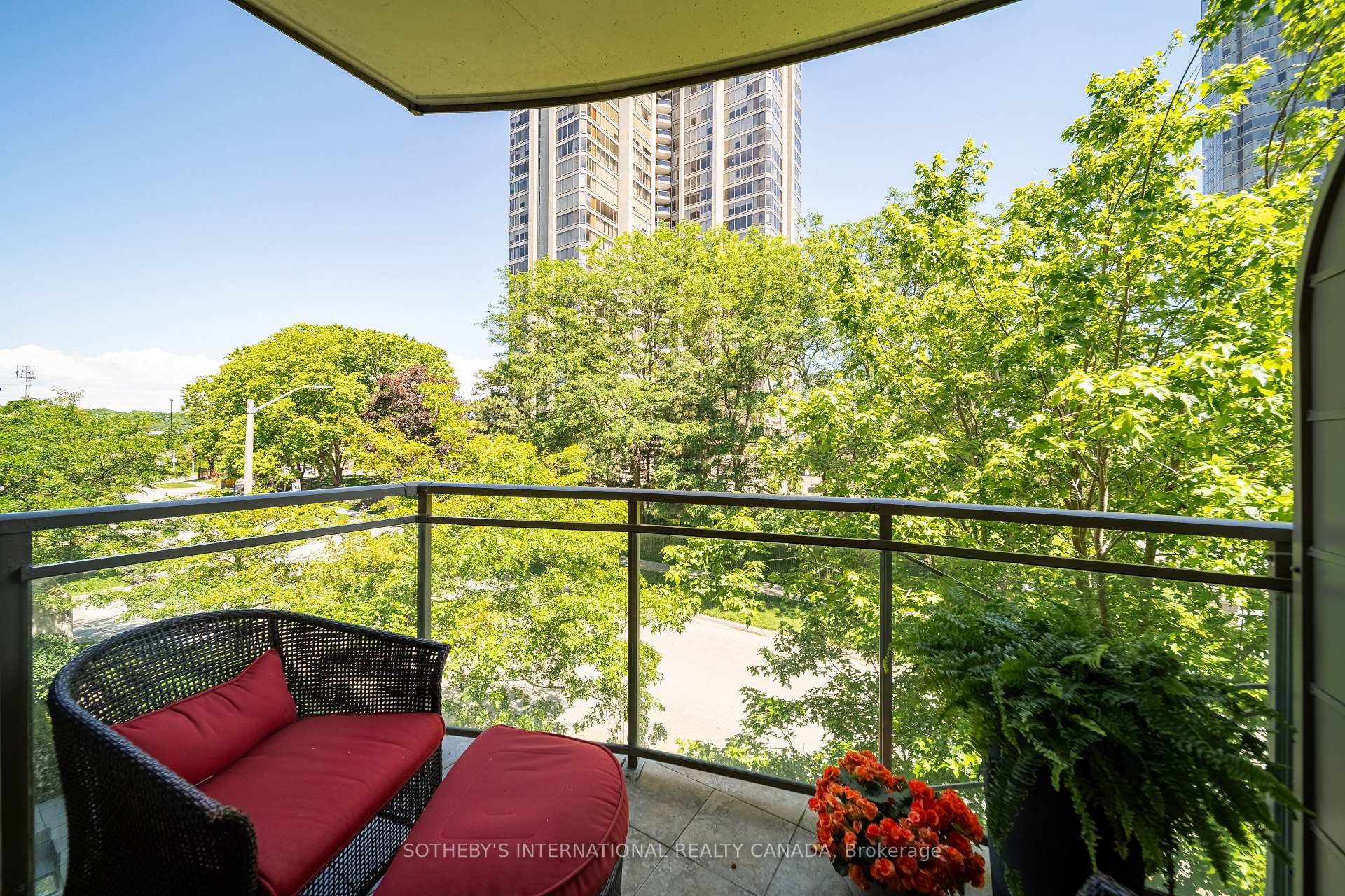 80 Palace Pier Court 302, Toronto Unit: 302