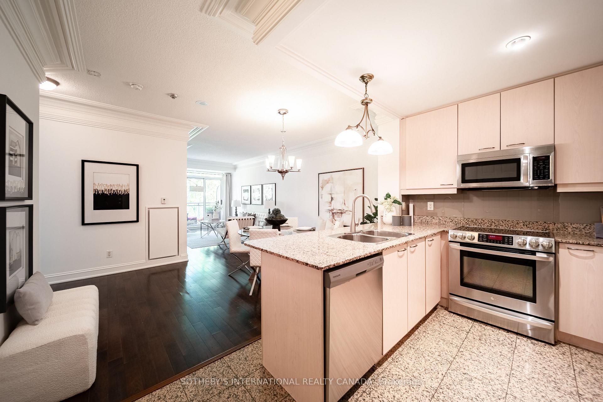 80 Palace Pier Court 302, Toronto Unit: 302