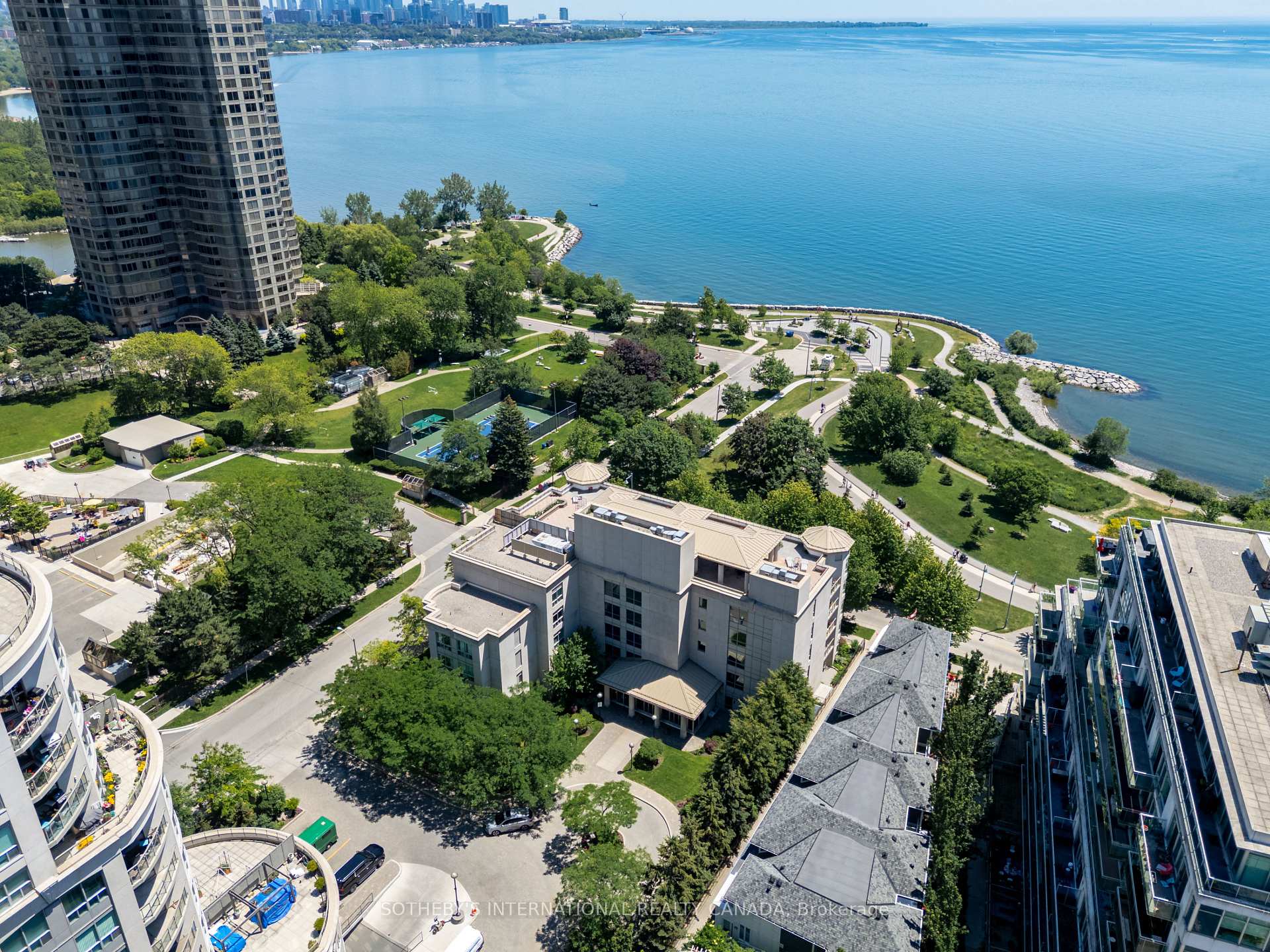 80 Palace Pier Court 302, Toronto Unit: 302