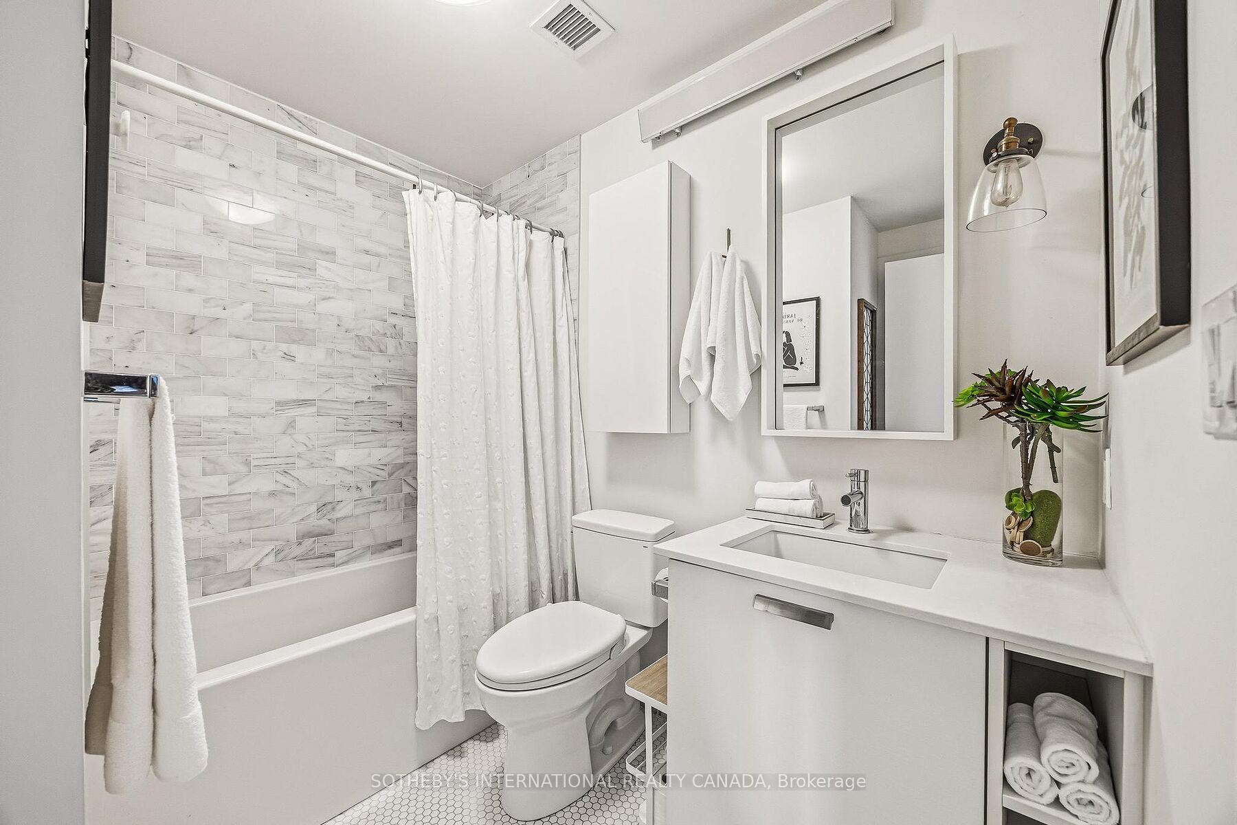 245 Perth Avenue N 104, Toronto Unit: 104