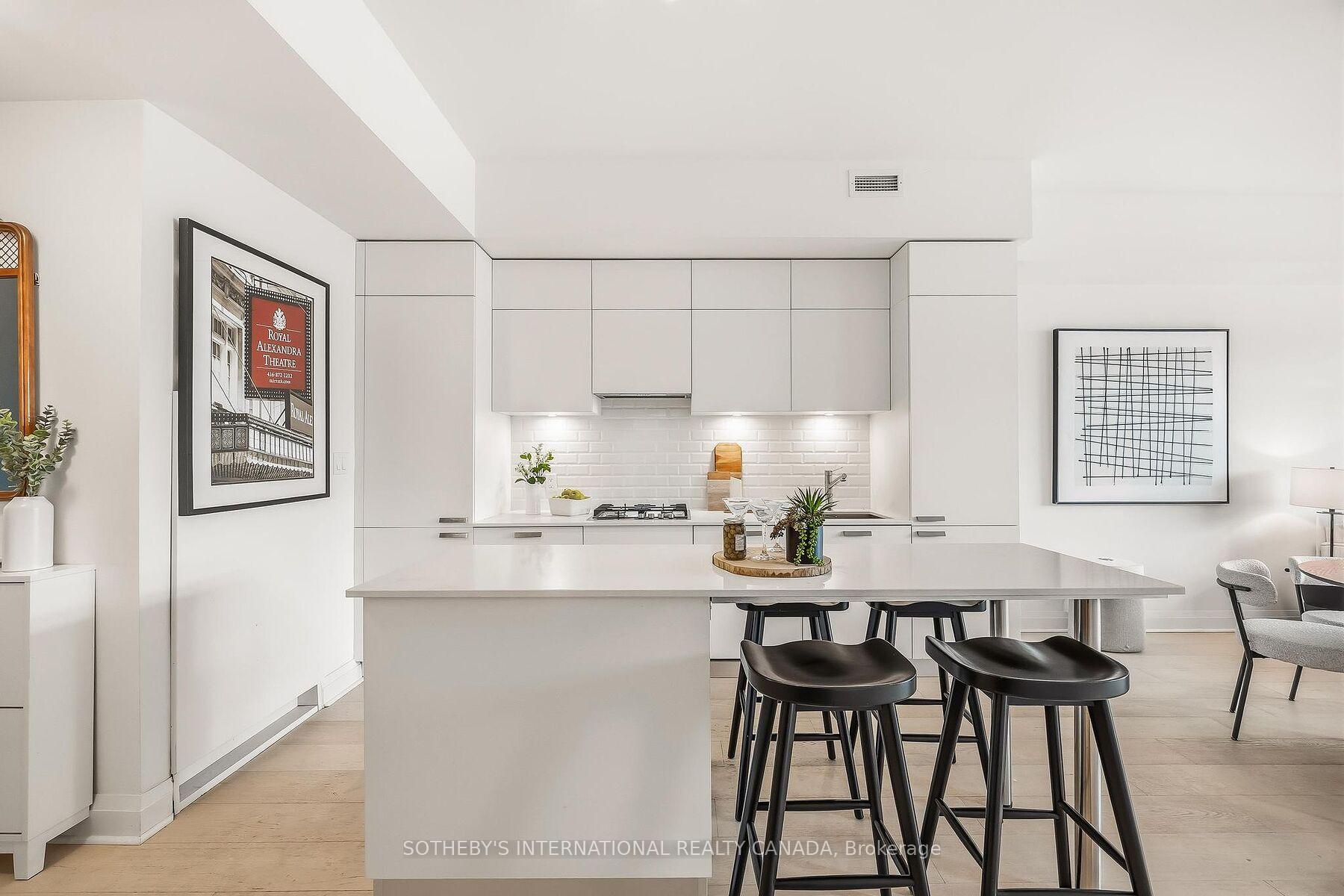 245 Perth Avenue N 104, Toronto Unit: 104