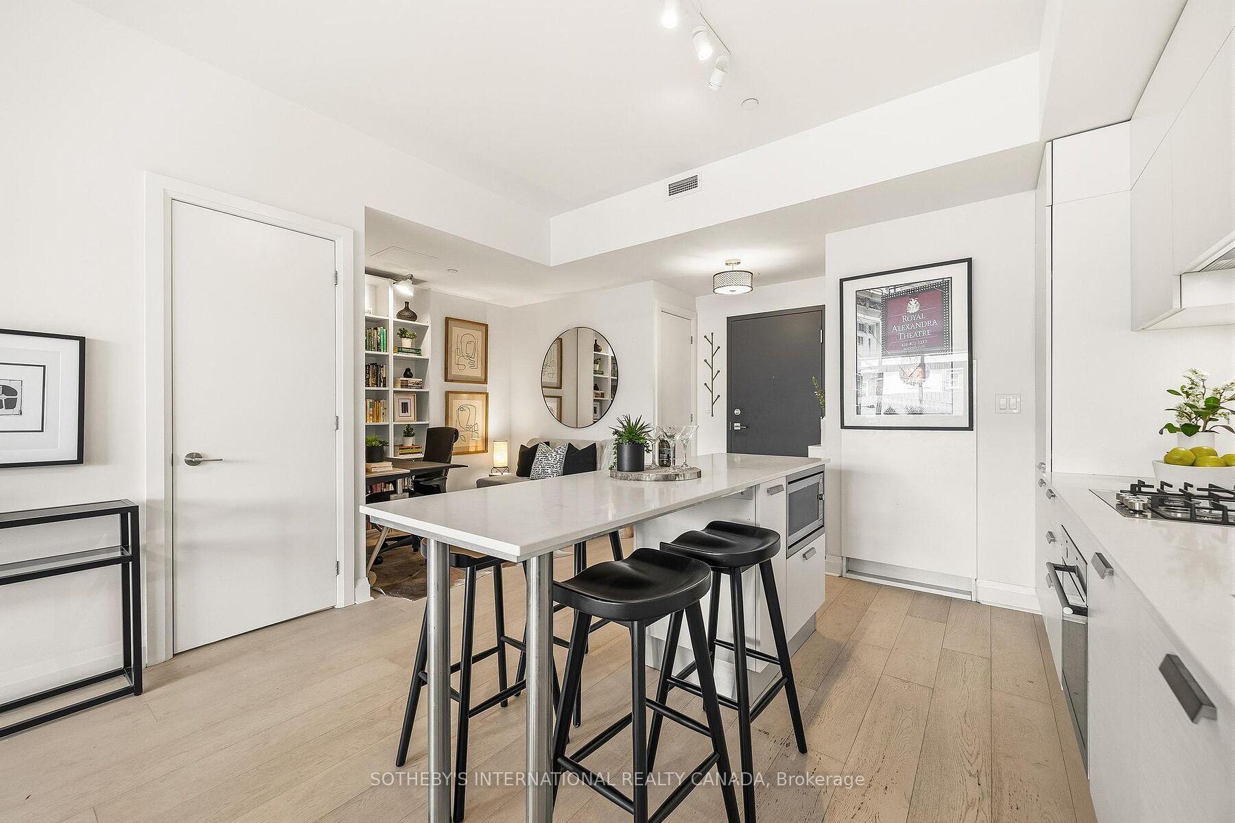 245 Perth Avenue N 104, Toronto Unit: 104