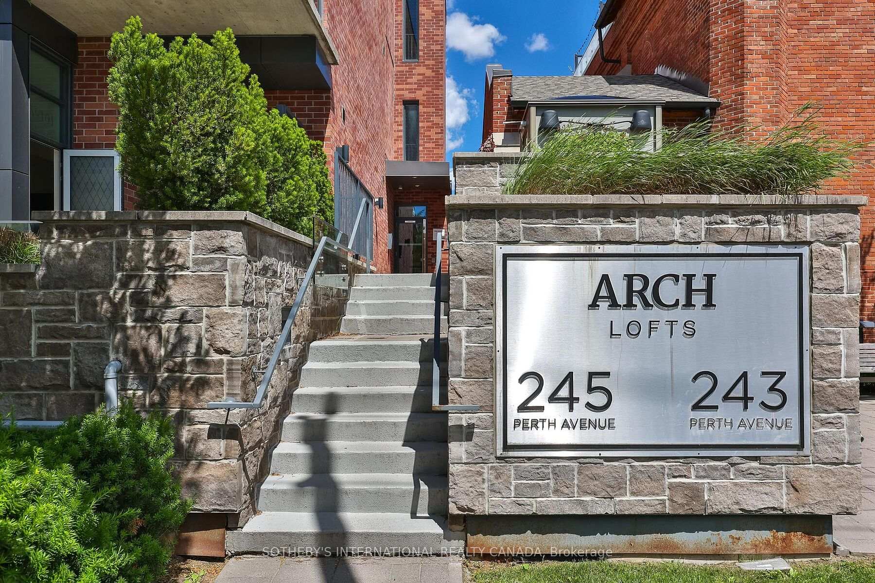 245 Perth Avenue N 104, Toronto Unit: 104