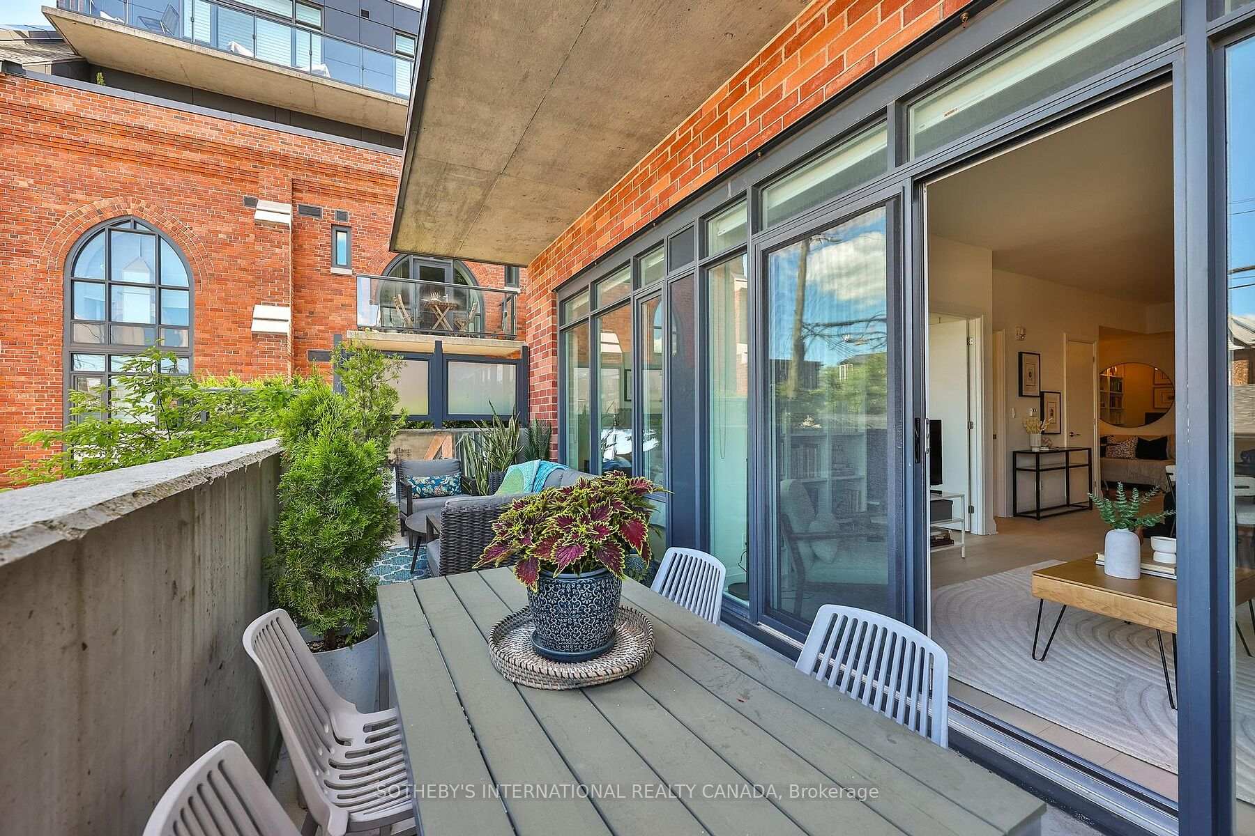 245 Perth Avenue N 104, Toronto Unit: 104