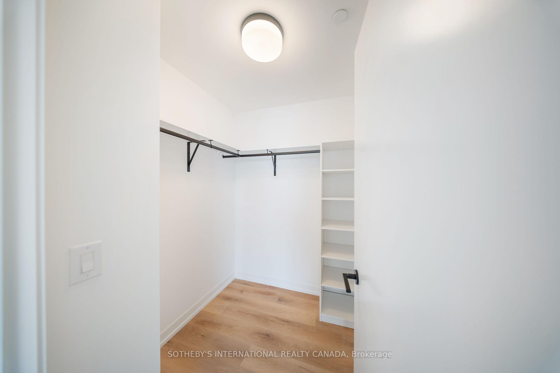 5 York Garden Way 402, Toronto Unit: 402