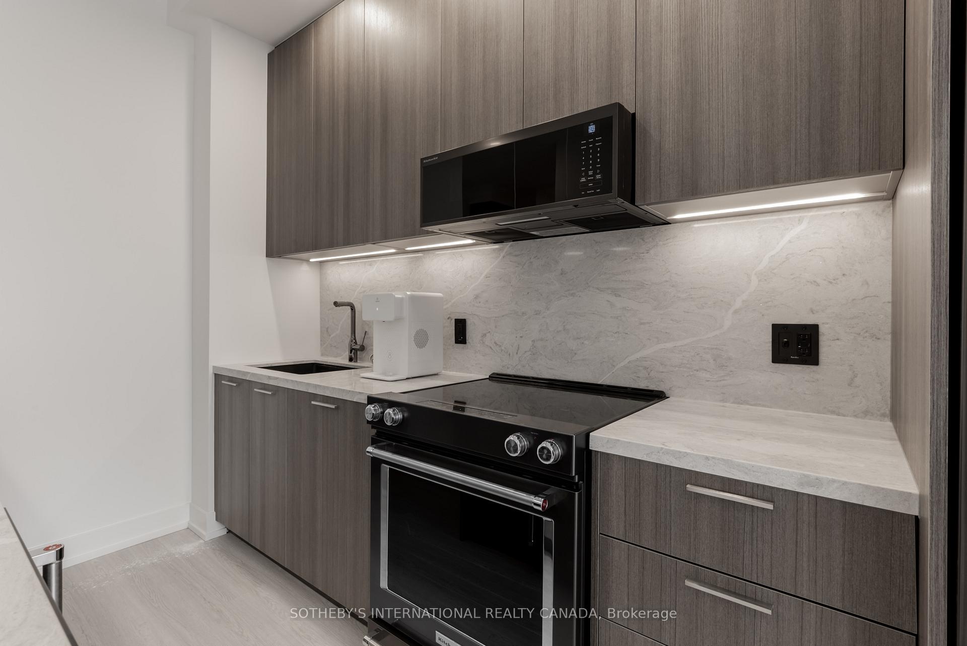 31 York Garden Way 505, Toronto Unit: 505