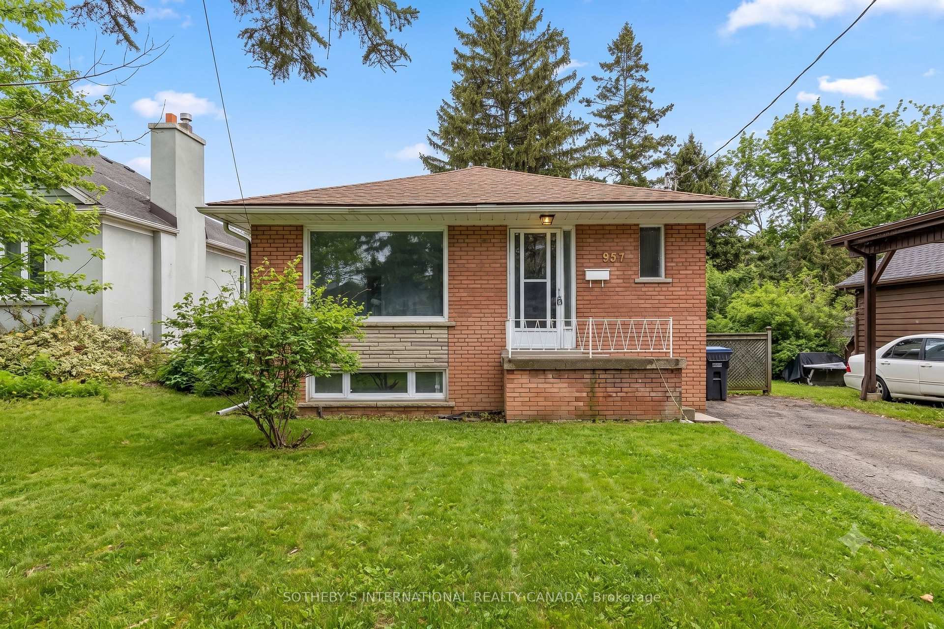957 Beechwood Avenue upper