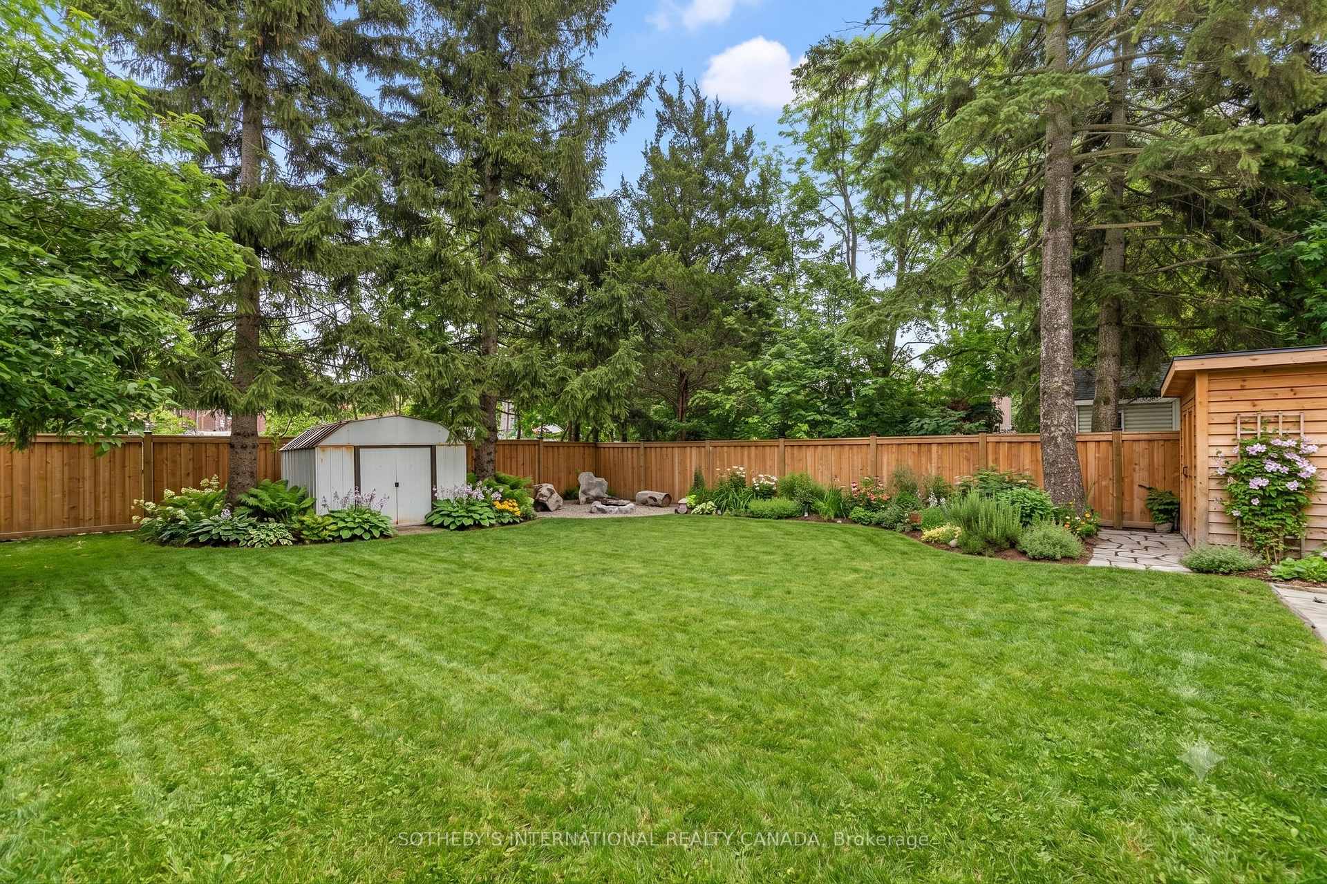 957 Beechwood Avenue upper