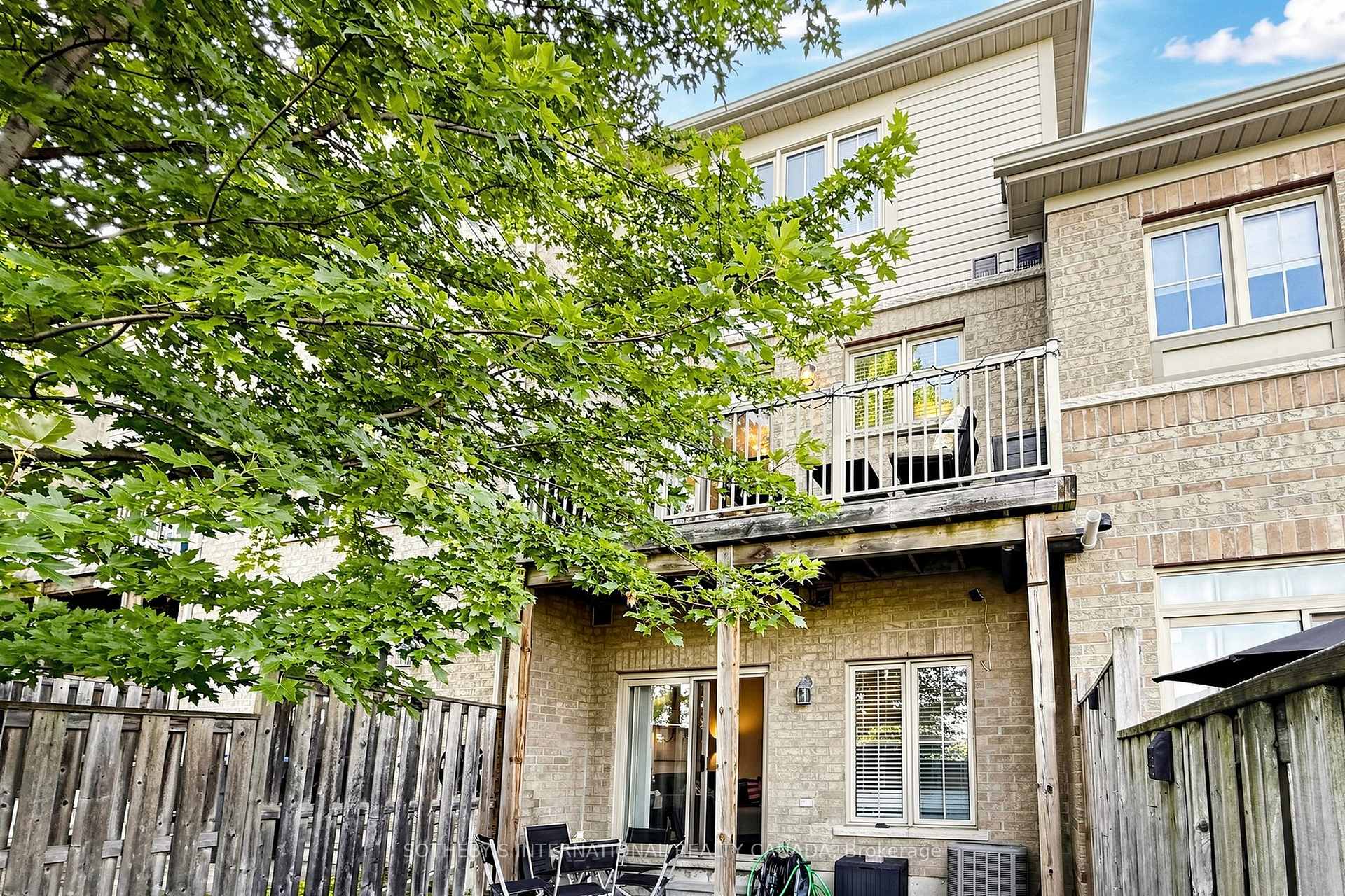 38 Cedar Lake Crescent