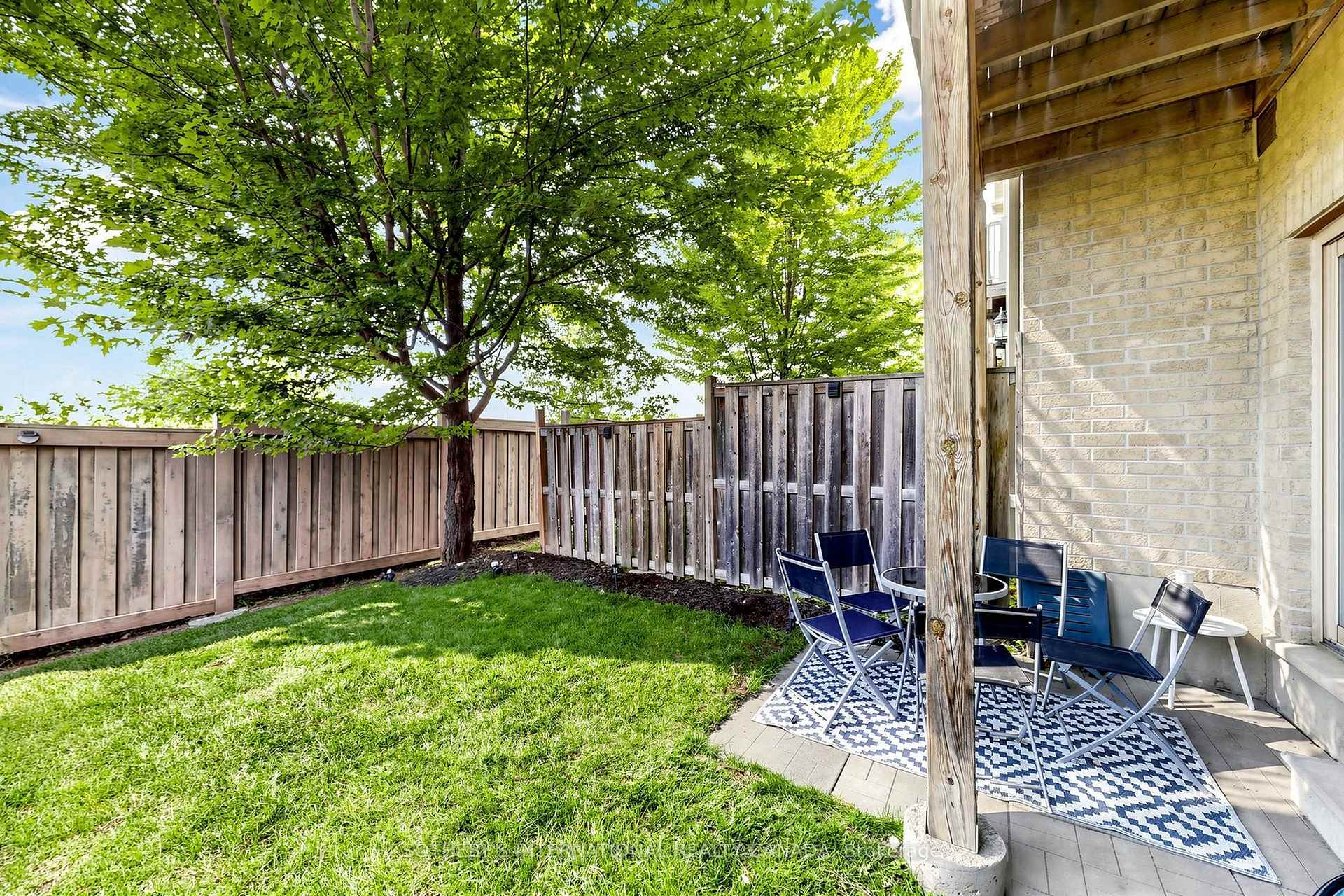 38 Cedar Lake Crescent