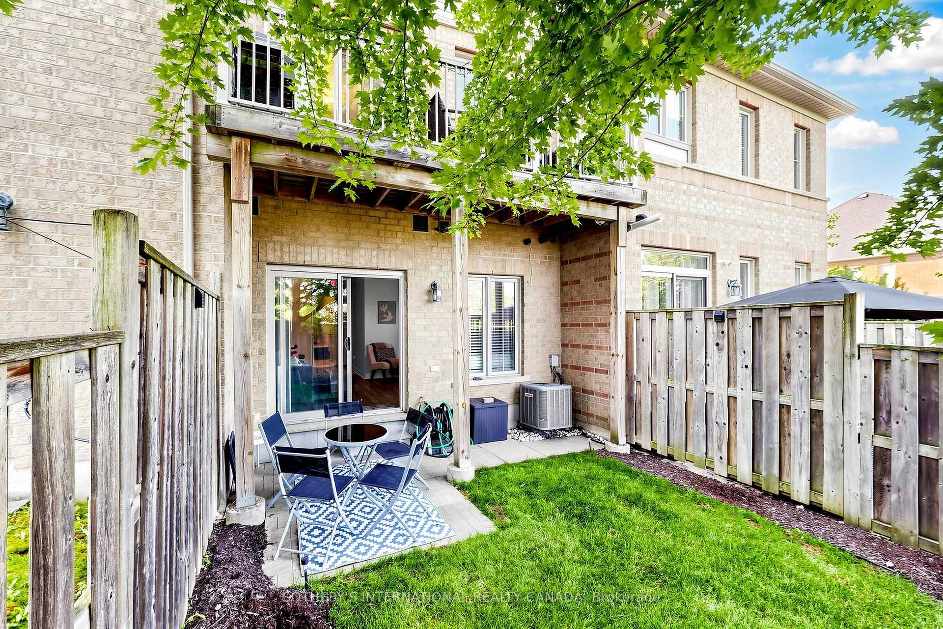38 Cedar Lake Crescent