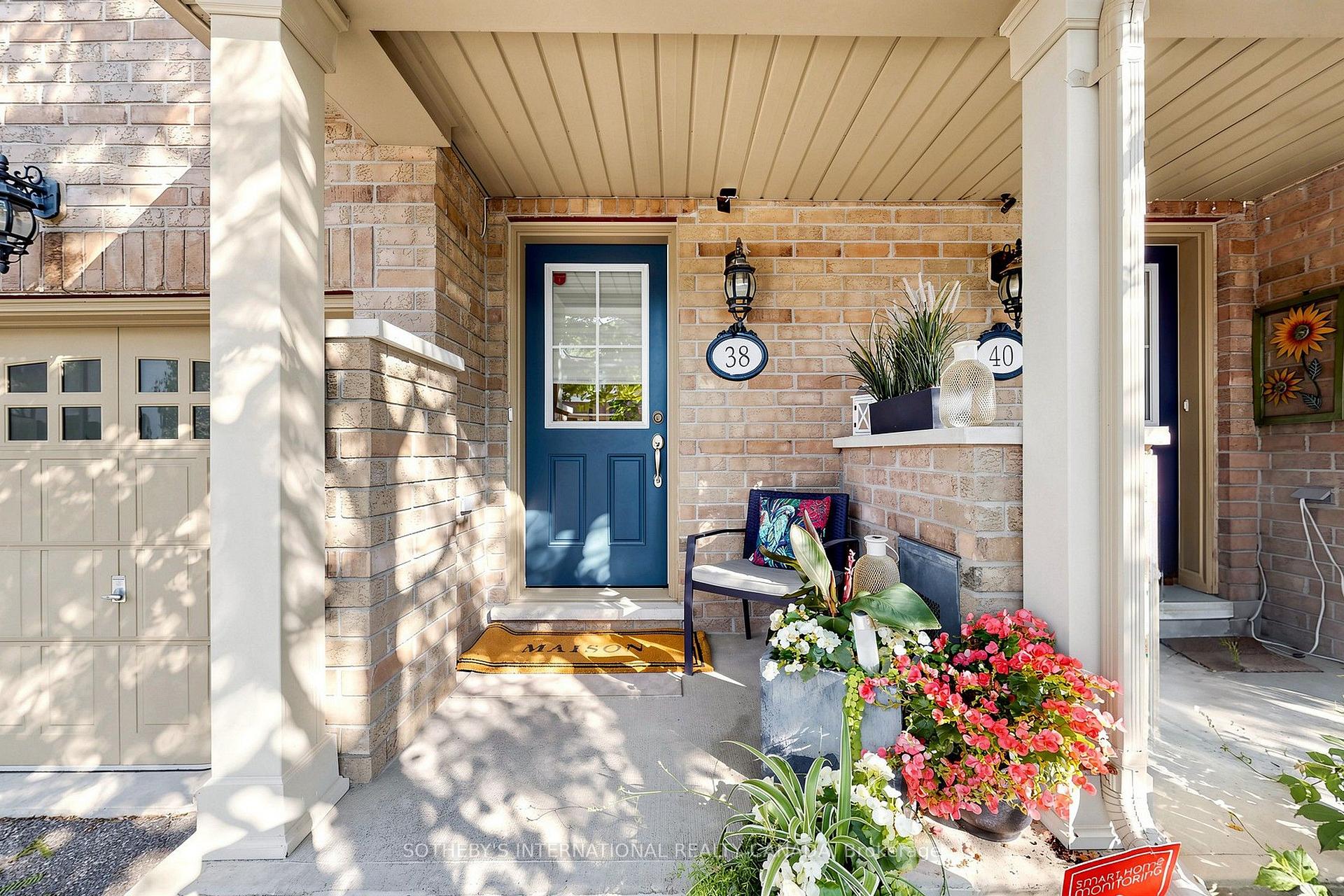 38 Cedar Lake Crescent