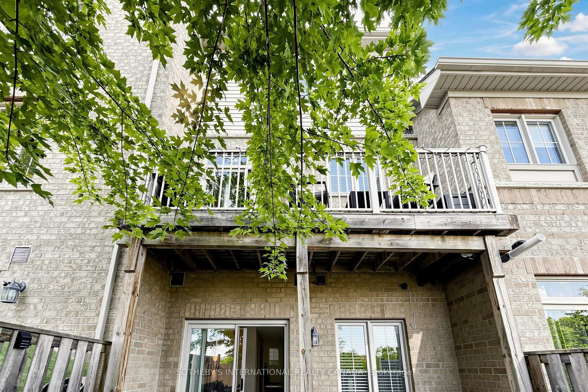 38 Cedar Lake Crescent