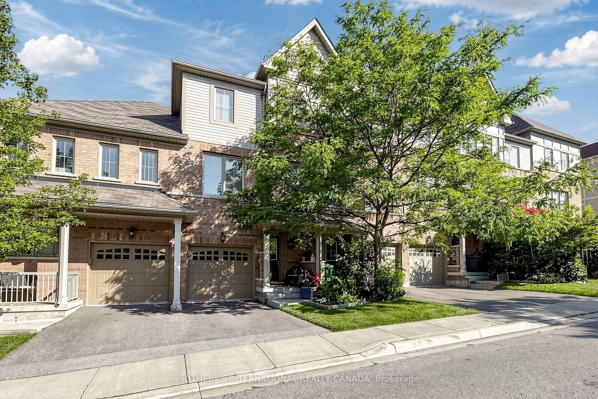 38 Cedar Lake Crescent