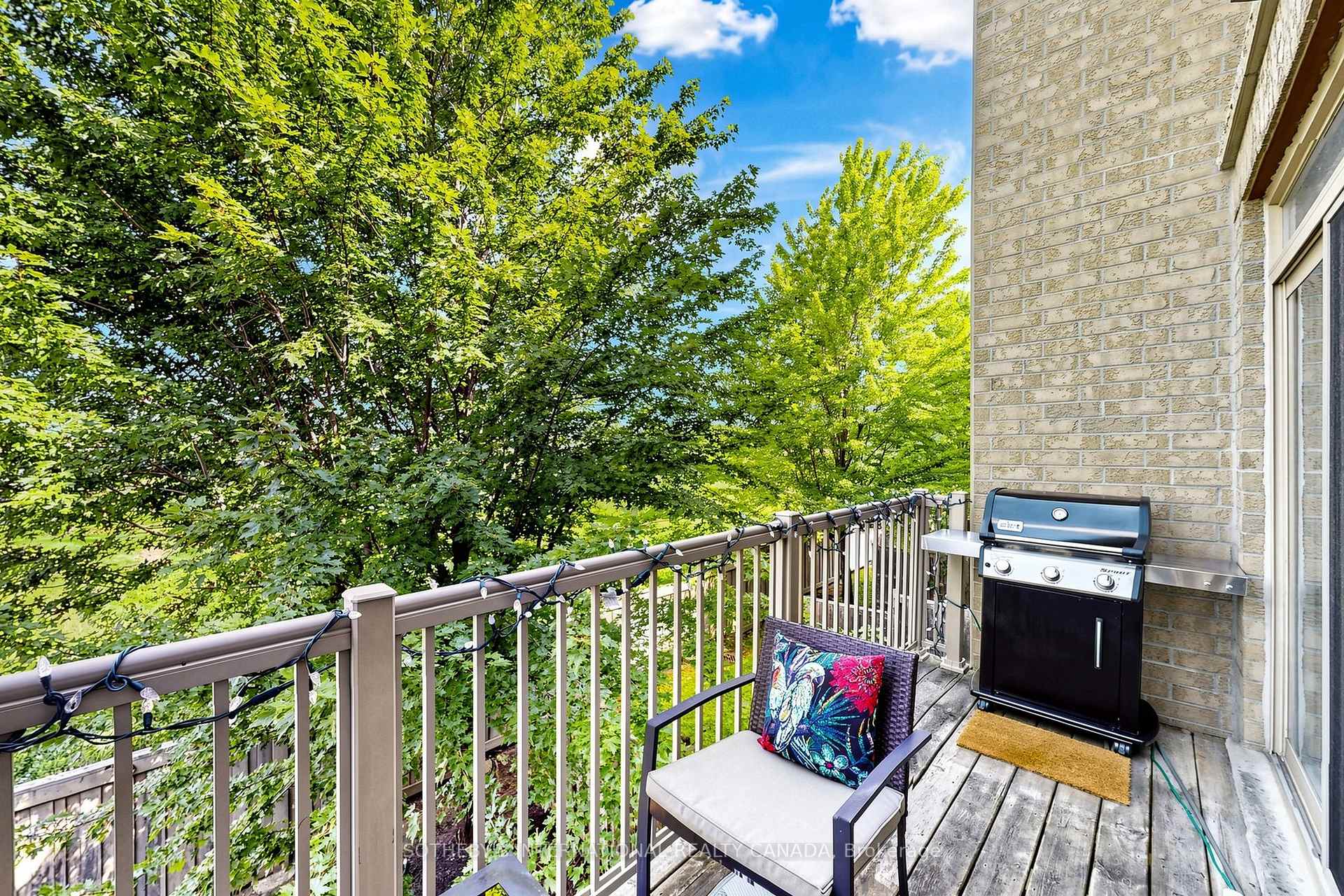 38 Cedar Lake Crescent