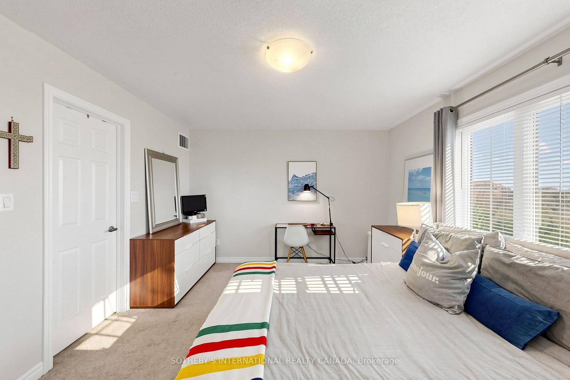 38 Cedar Lake Crescent