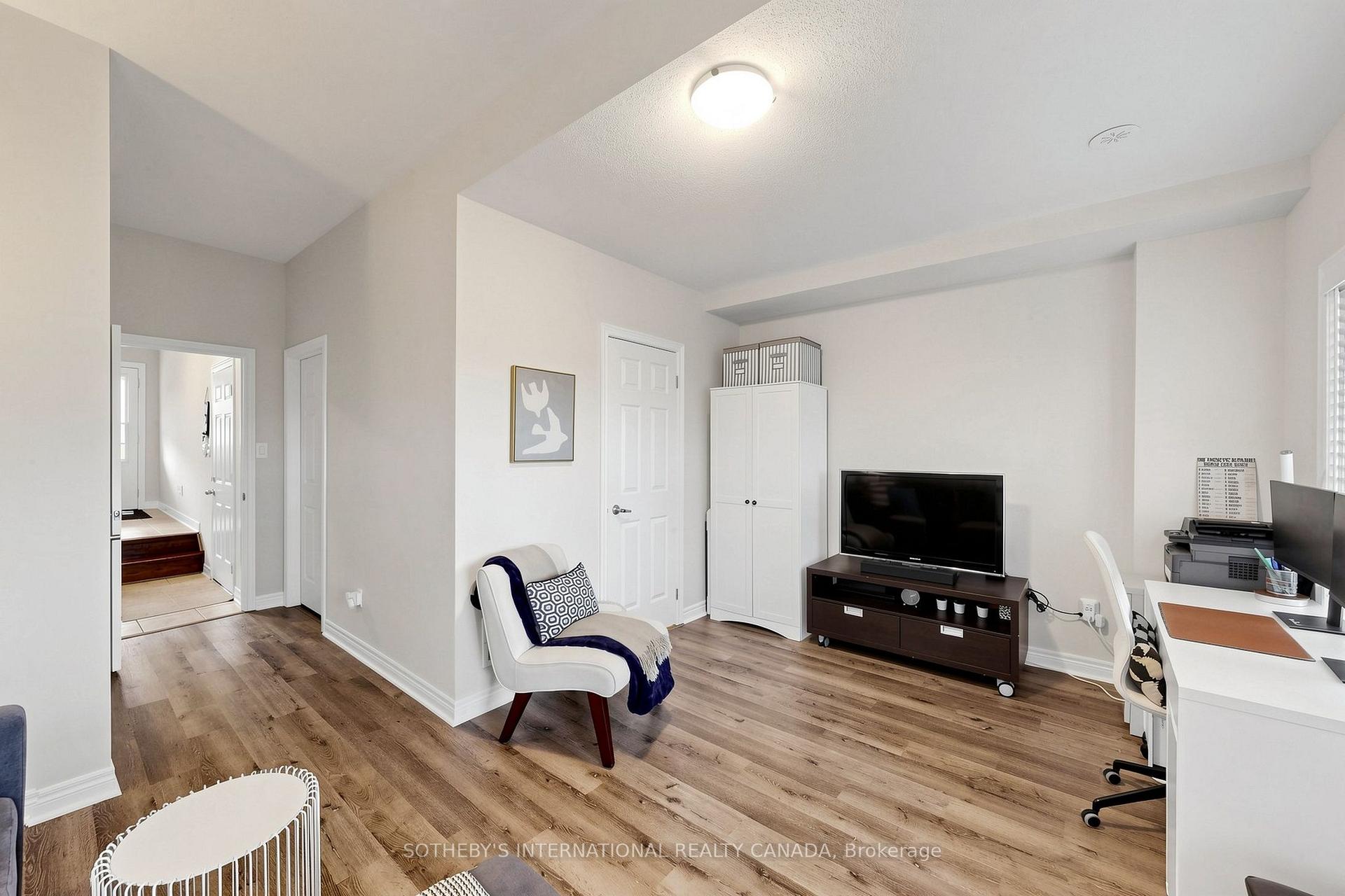 38 Cedar Lake Crescent