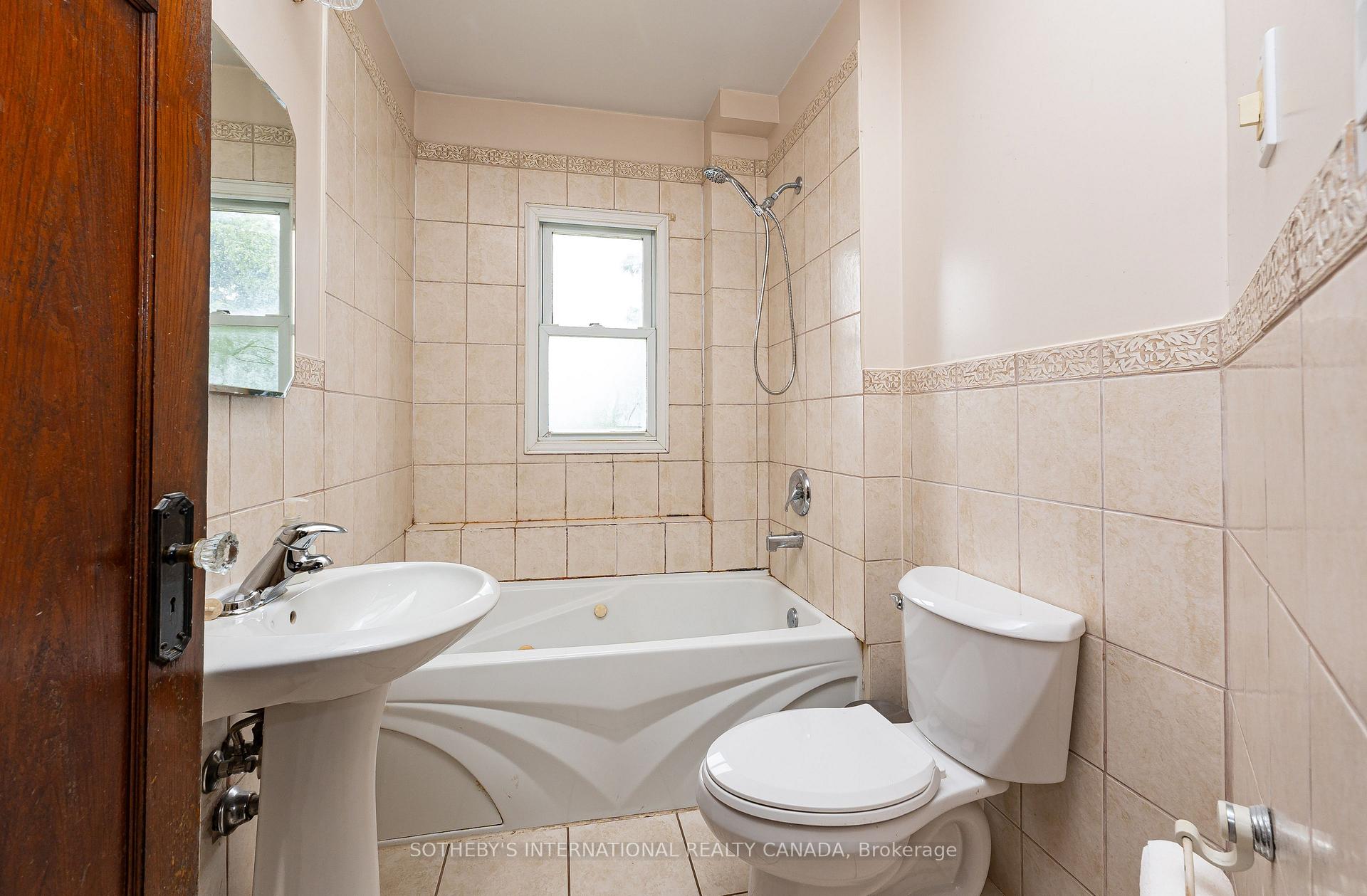 4 Marshall Boulevard, Toronto