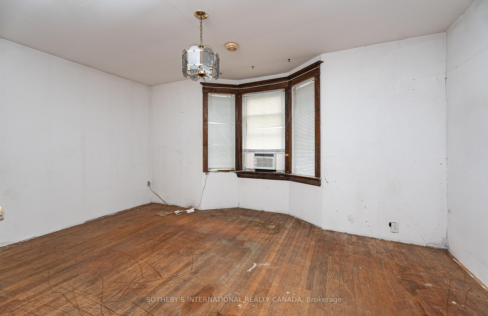 4 Marshall Boulevard, Toronto