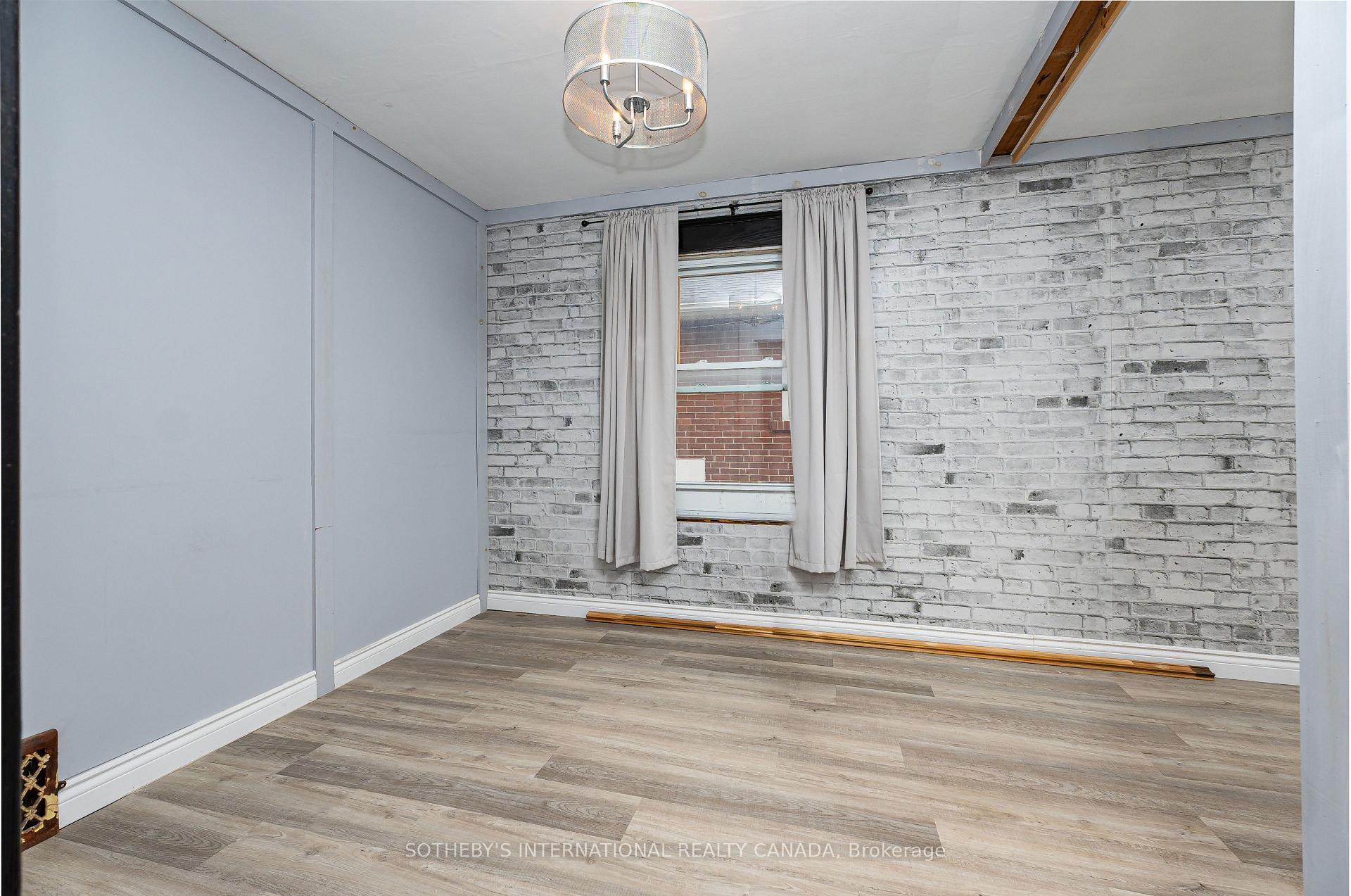 4 Marshall Boulevard, Toronto