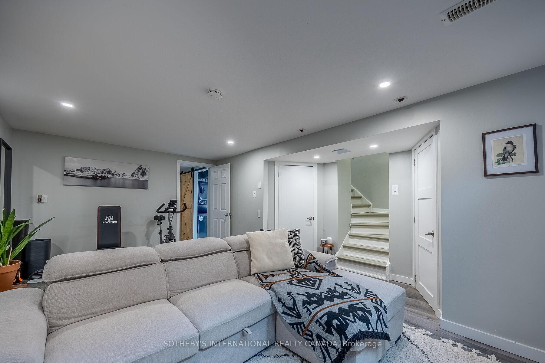5475 Lakeshore Road 113