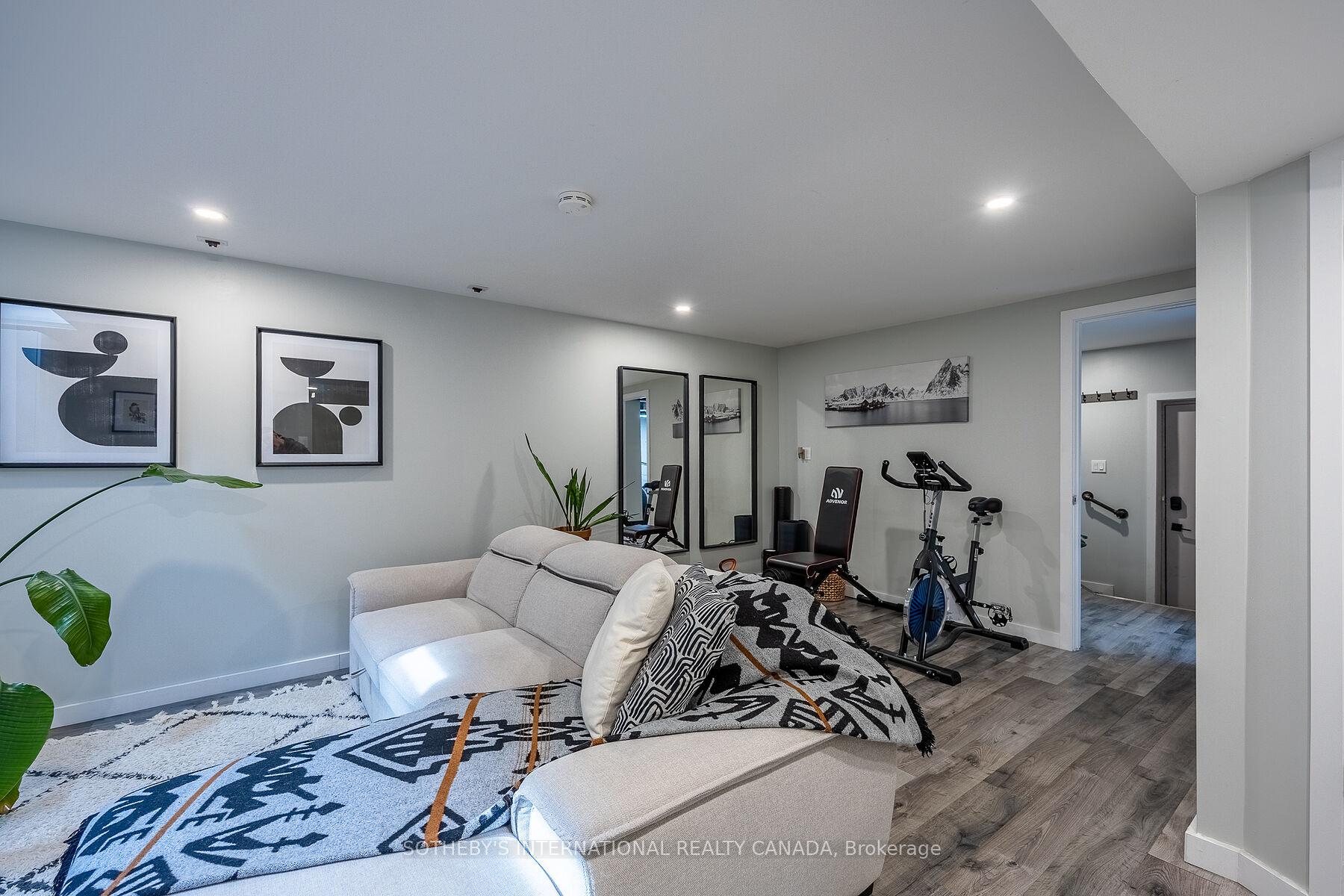 5475 Lakeshore Road 113