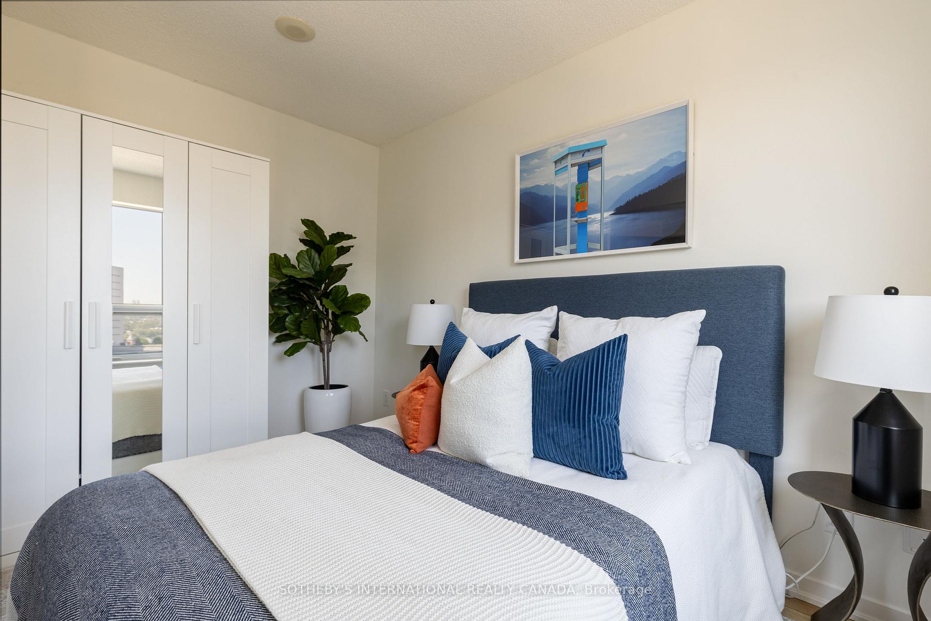 38 Joe Shuster Way 1619, Toronto Unit: 1619