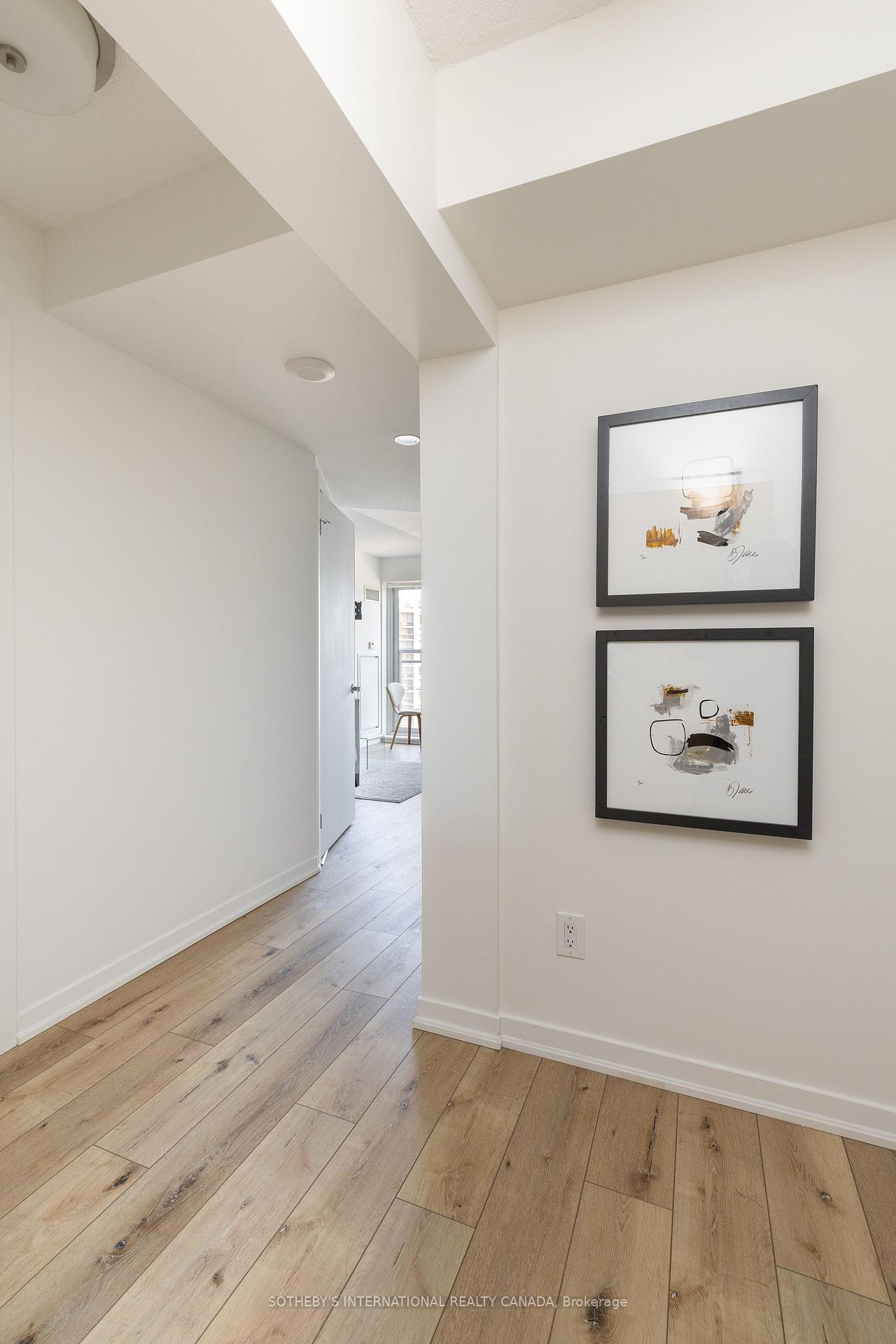 38 Joe Shuster Way 1619, Toronto Unit: 1619