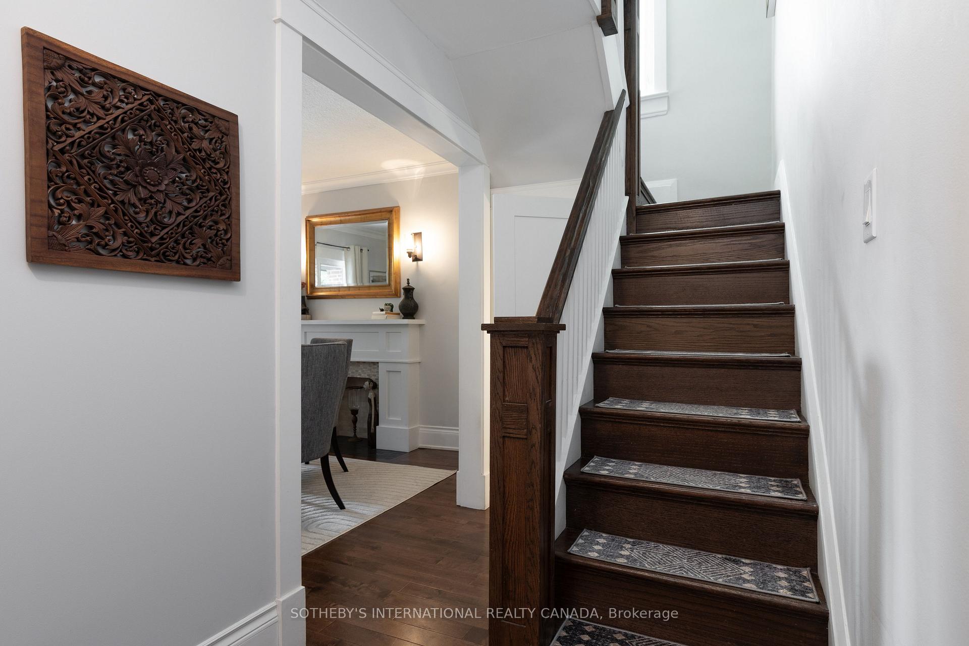 2 Rexford Road, Toronto