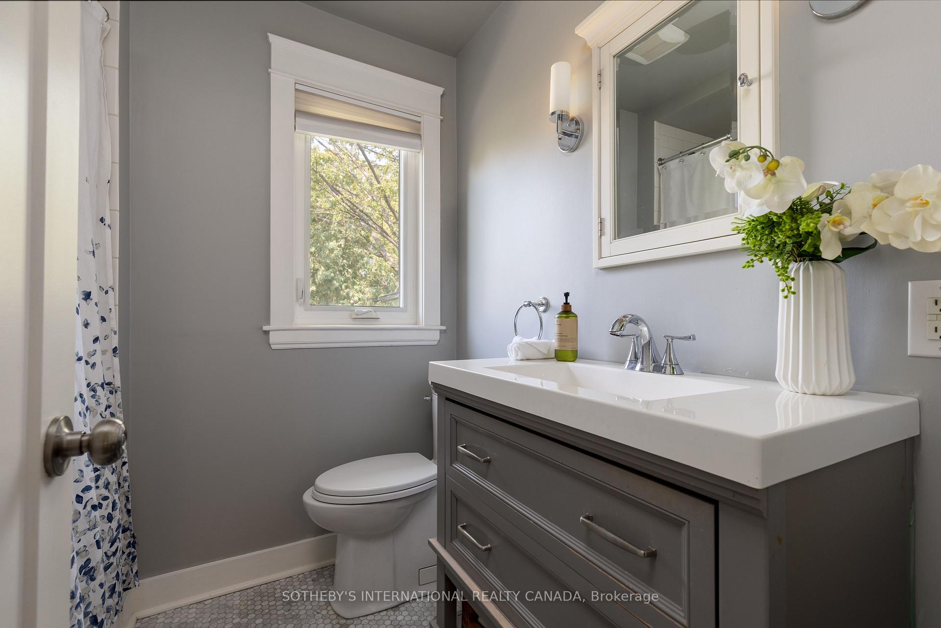 2 Rexford Road, Toronto