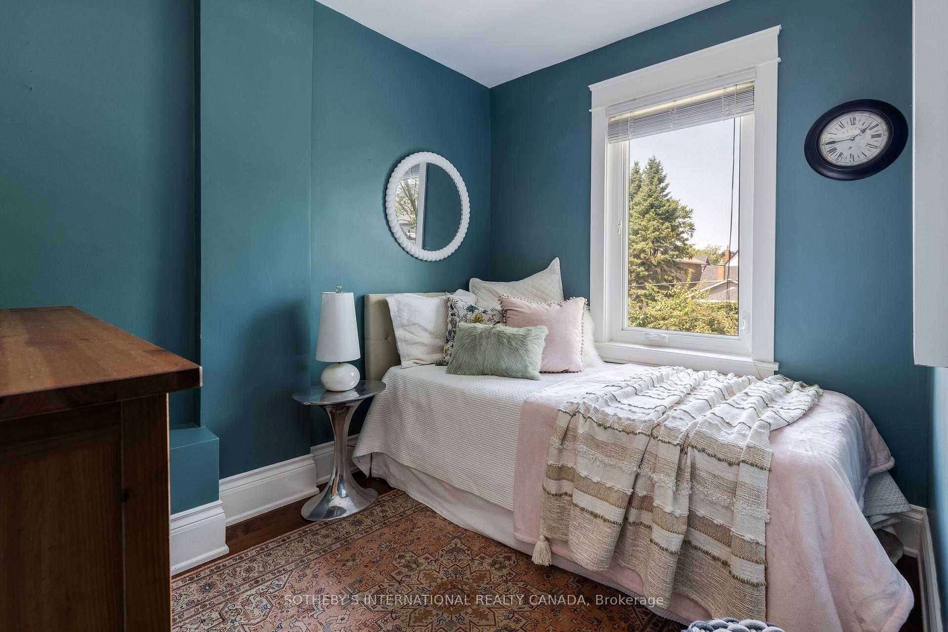 2 Rexford Road, Toronto