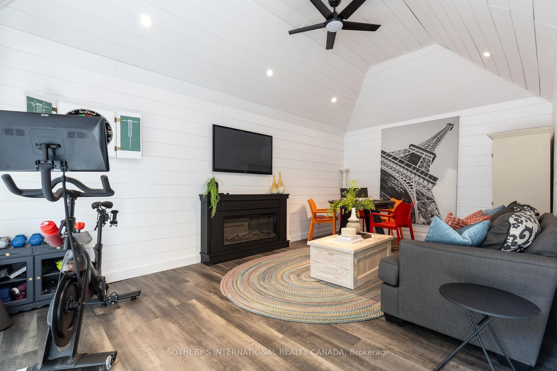 2 Rexford Road, Toronto