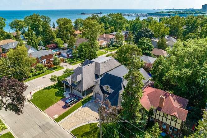 32 Oakwood Avenue S