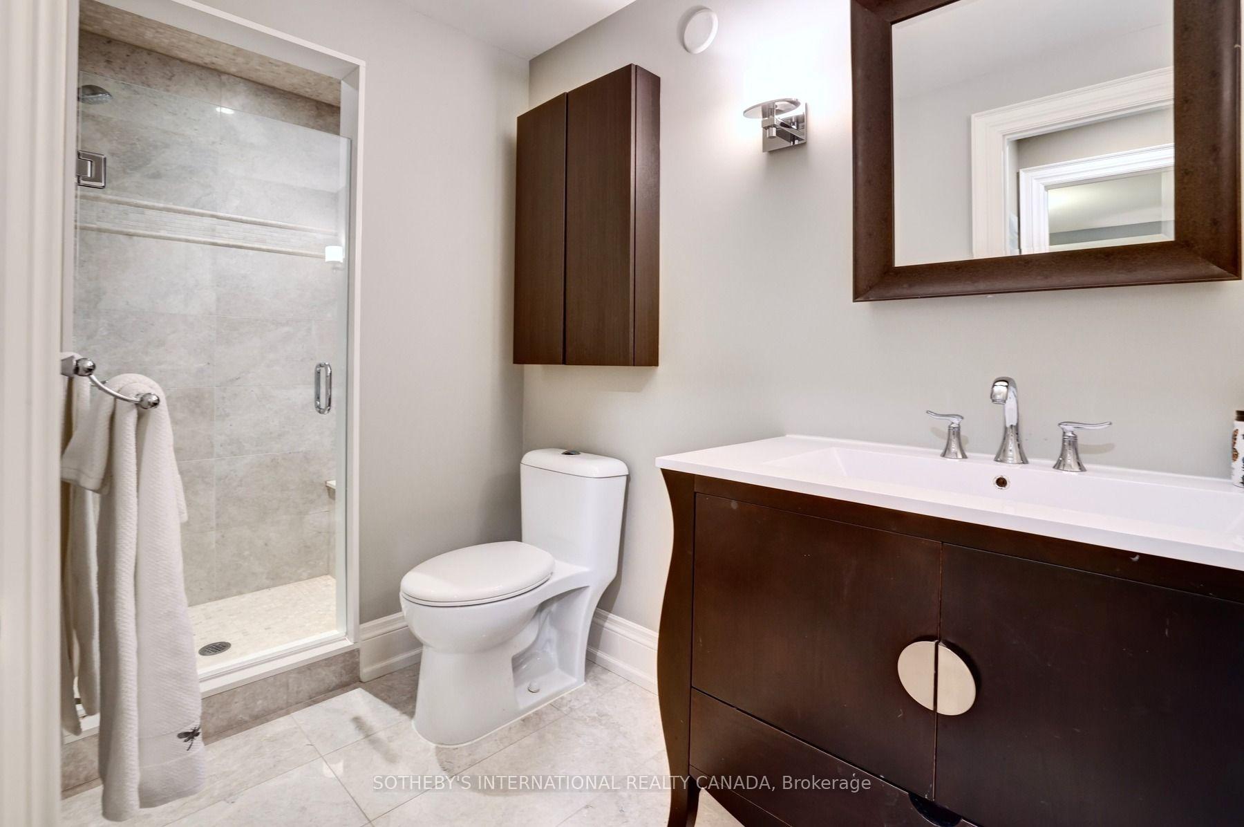 32 Oakwood Avenue S
