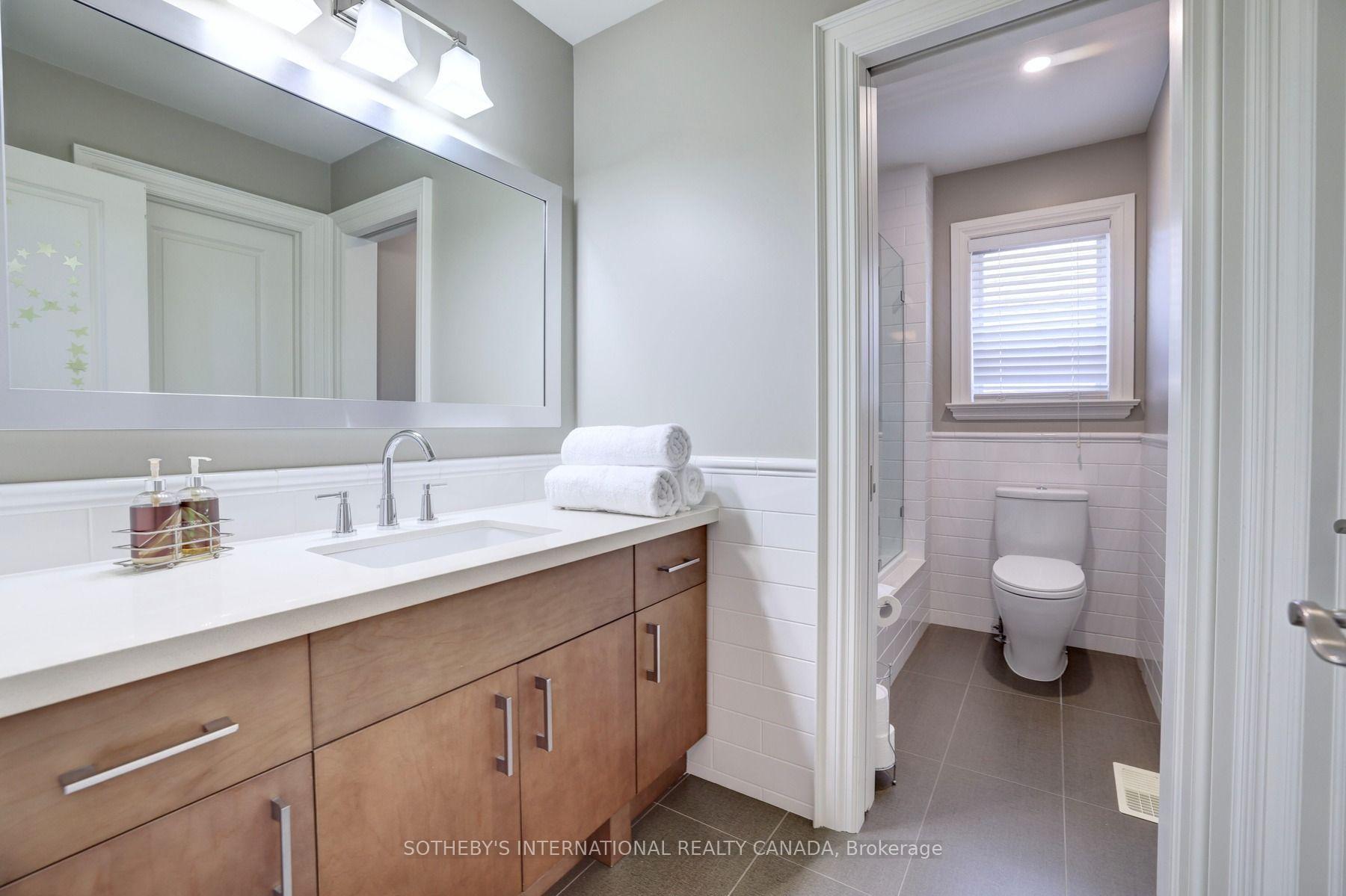 32 Oakwood Avenue S