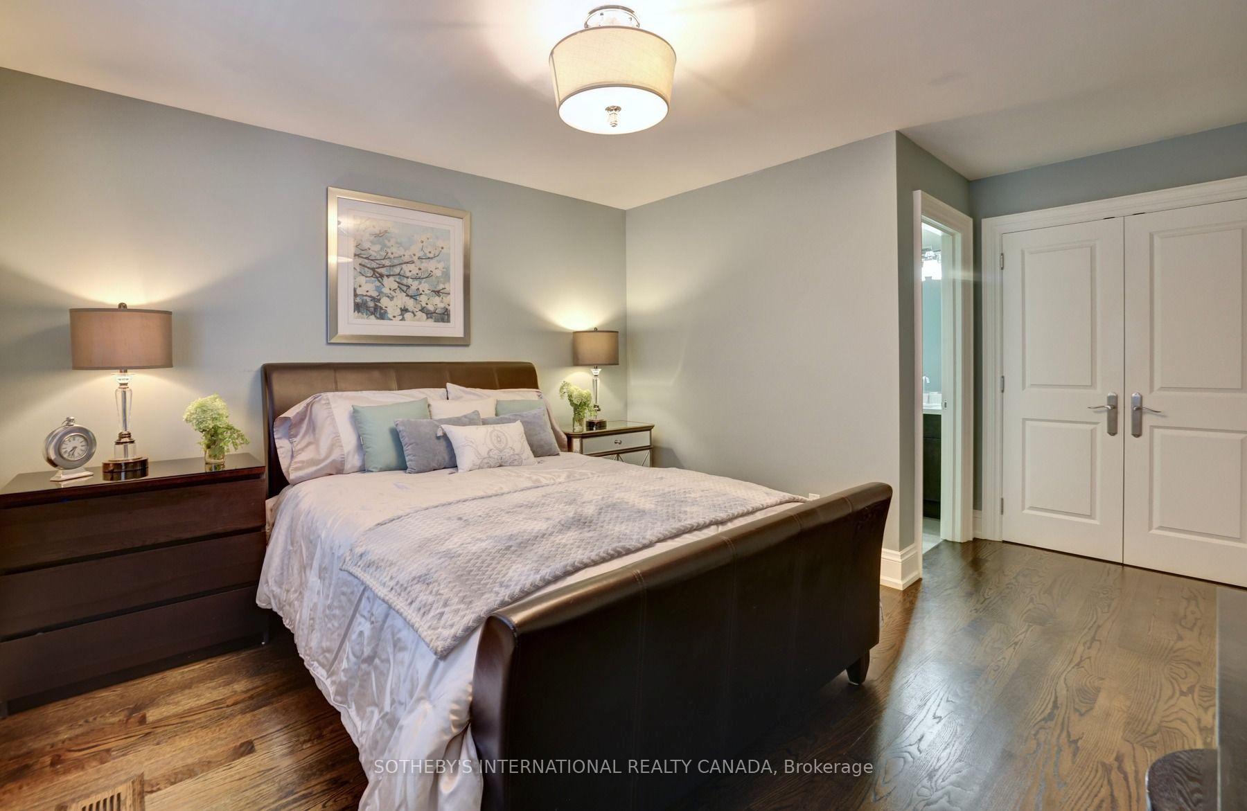 32 Oakwood Avenue S