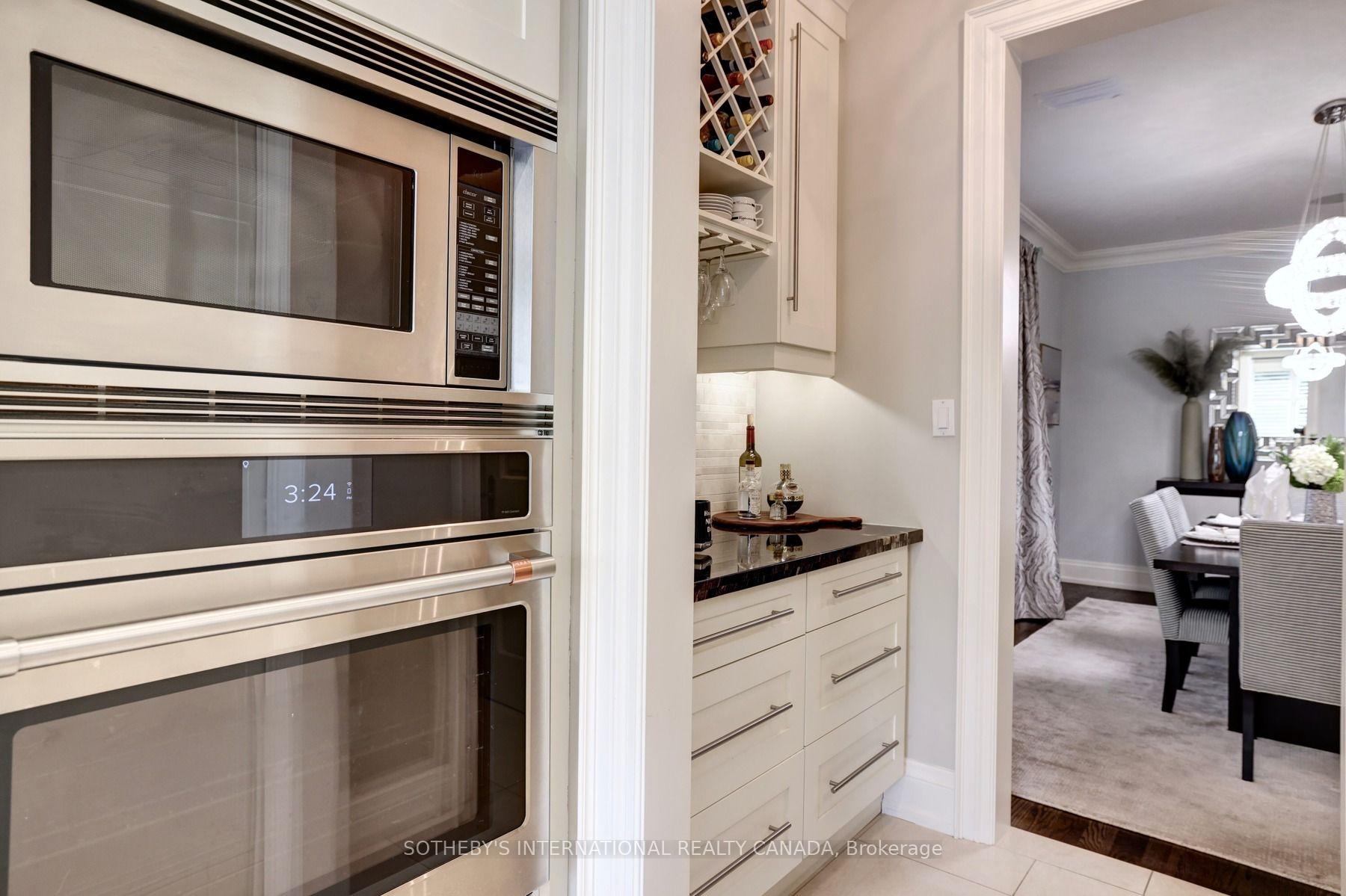 32 Oakwood Avenue S
