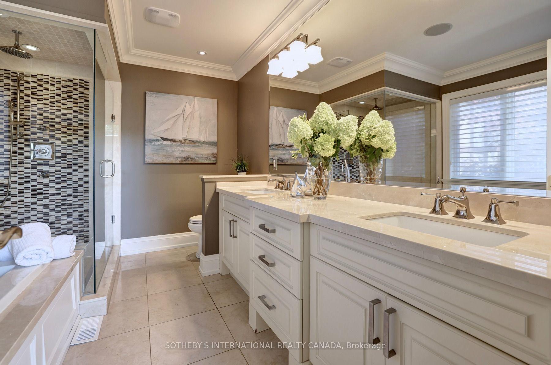 32 Oakwood Avenue S