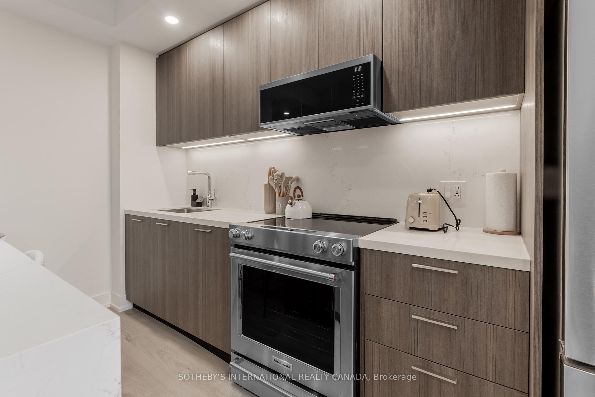 29 York Garden Way 1706, Toronto Unit: 1706