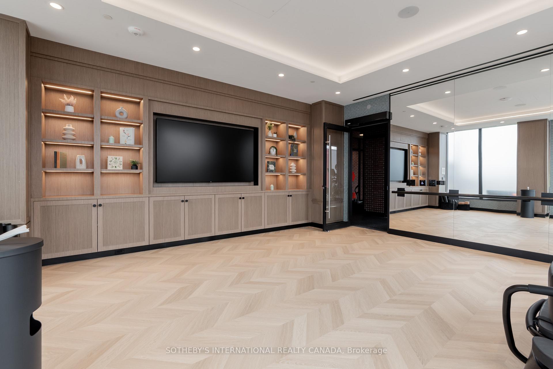 29 York Garden Way 1706, Toronto Unit: 1706