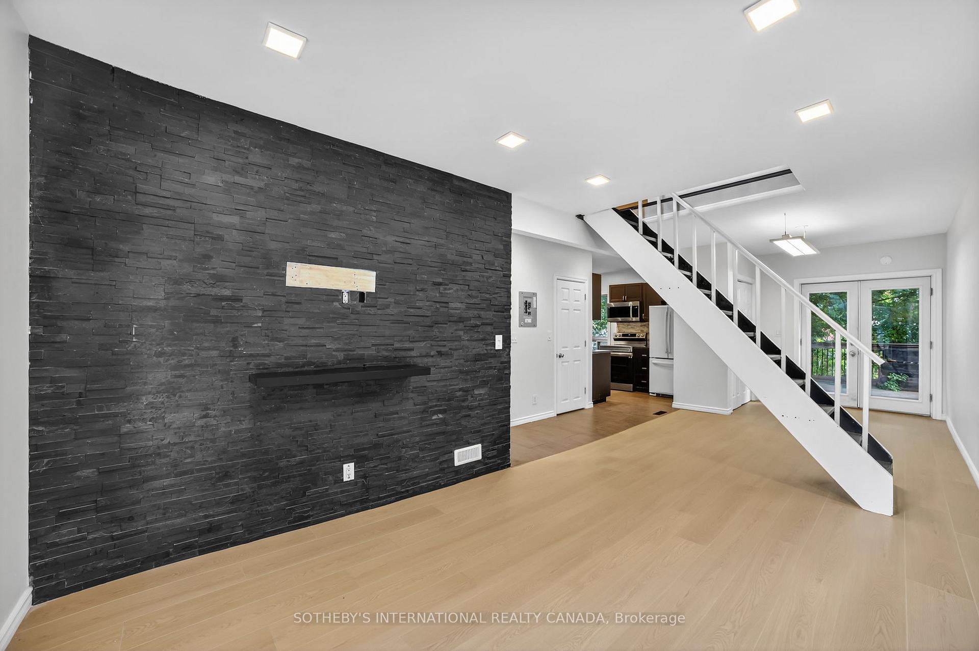 97 Garfield Avenue S