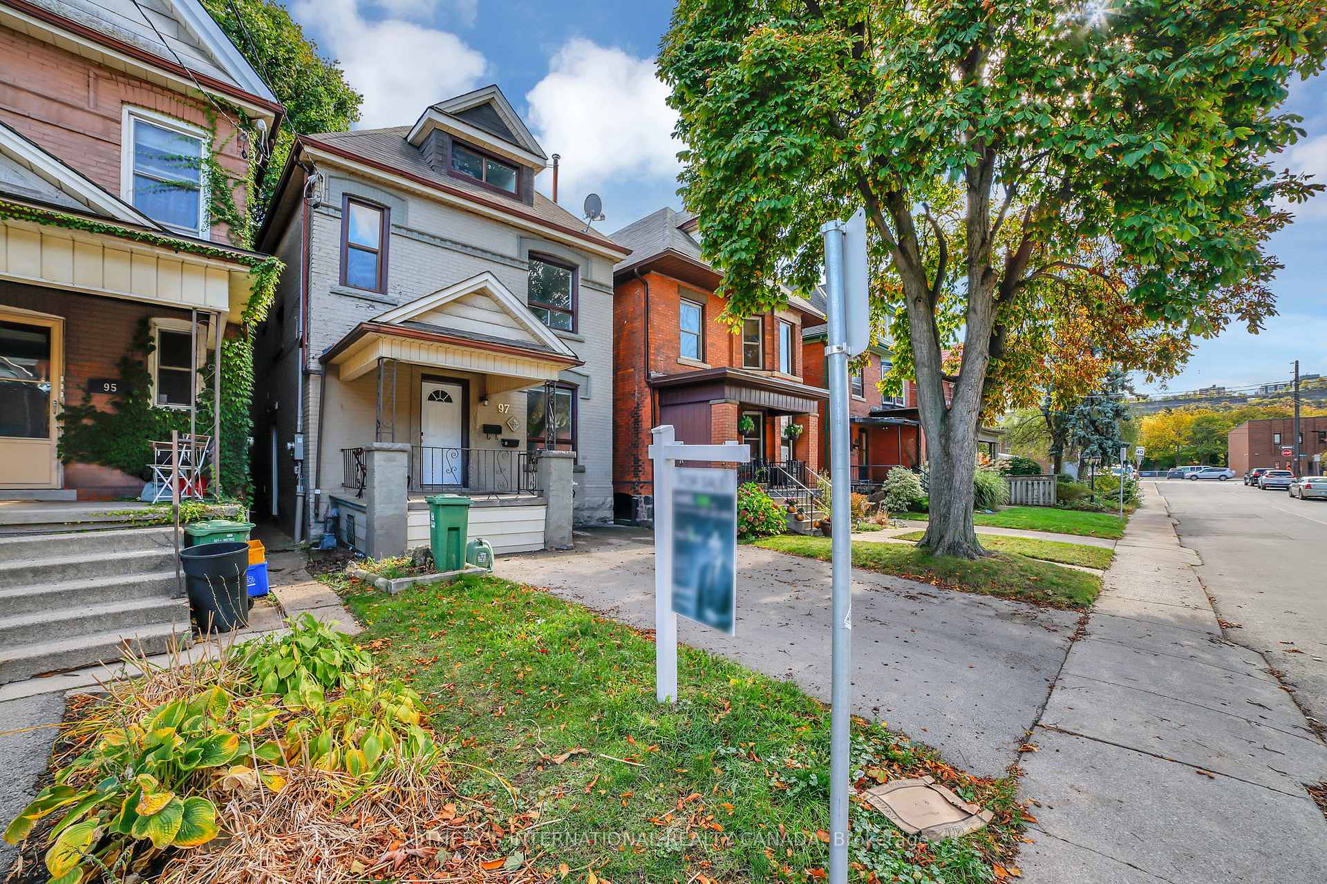 97 Garfield Avenue S