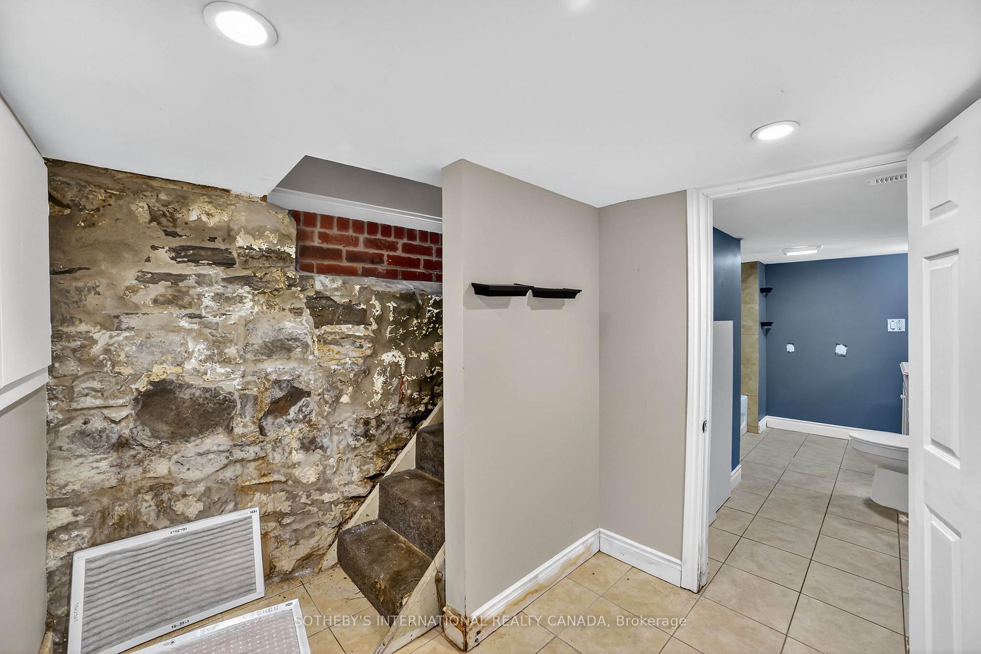 97 Garfield Avenue S