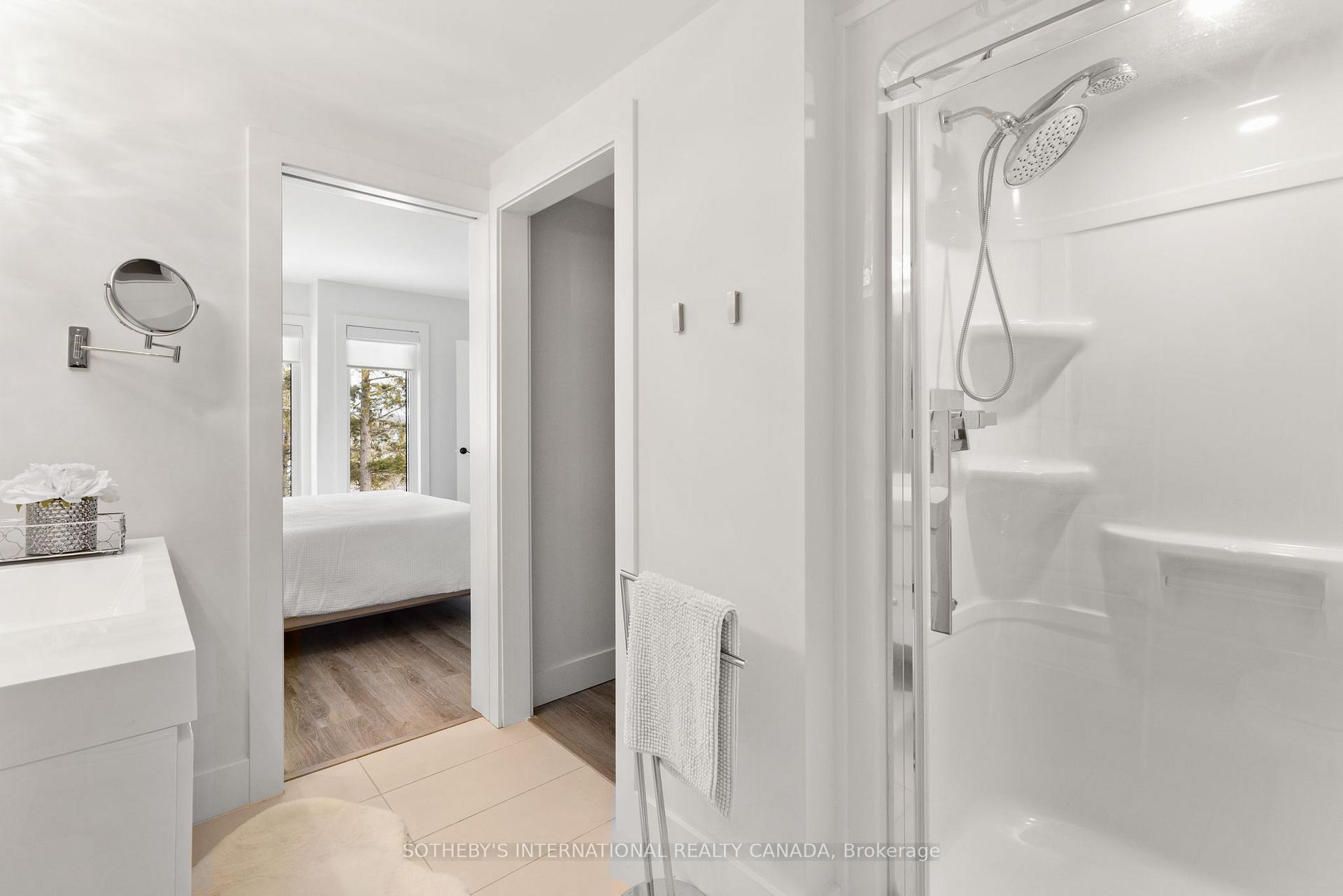 3 TREE TOPS Lane 302