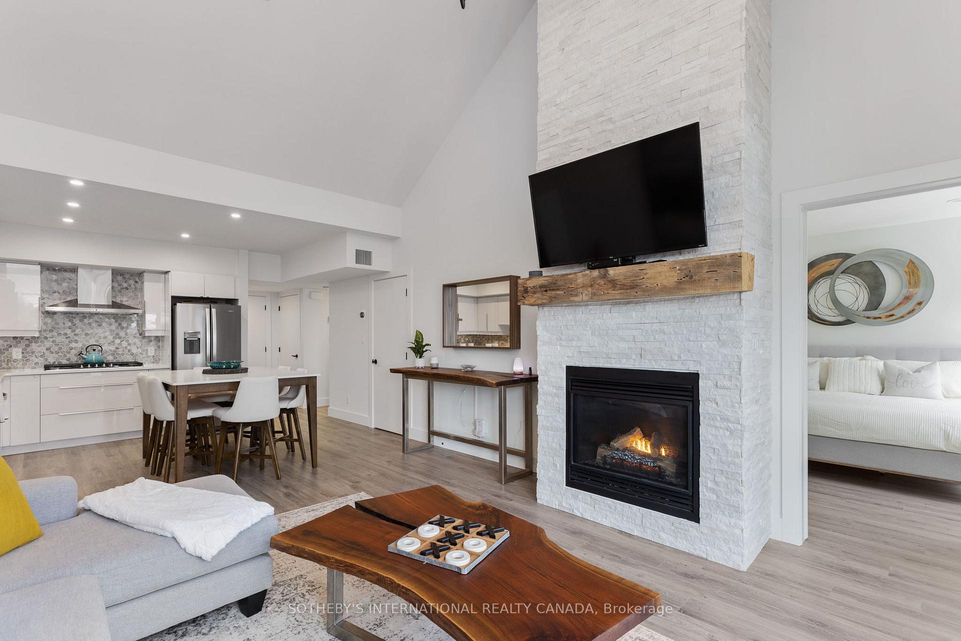 3 TREE TOPS Lane 302